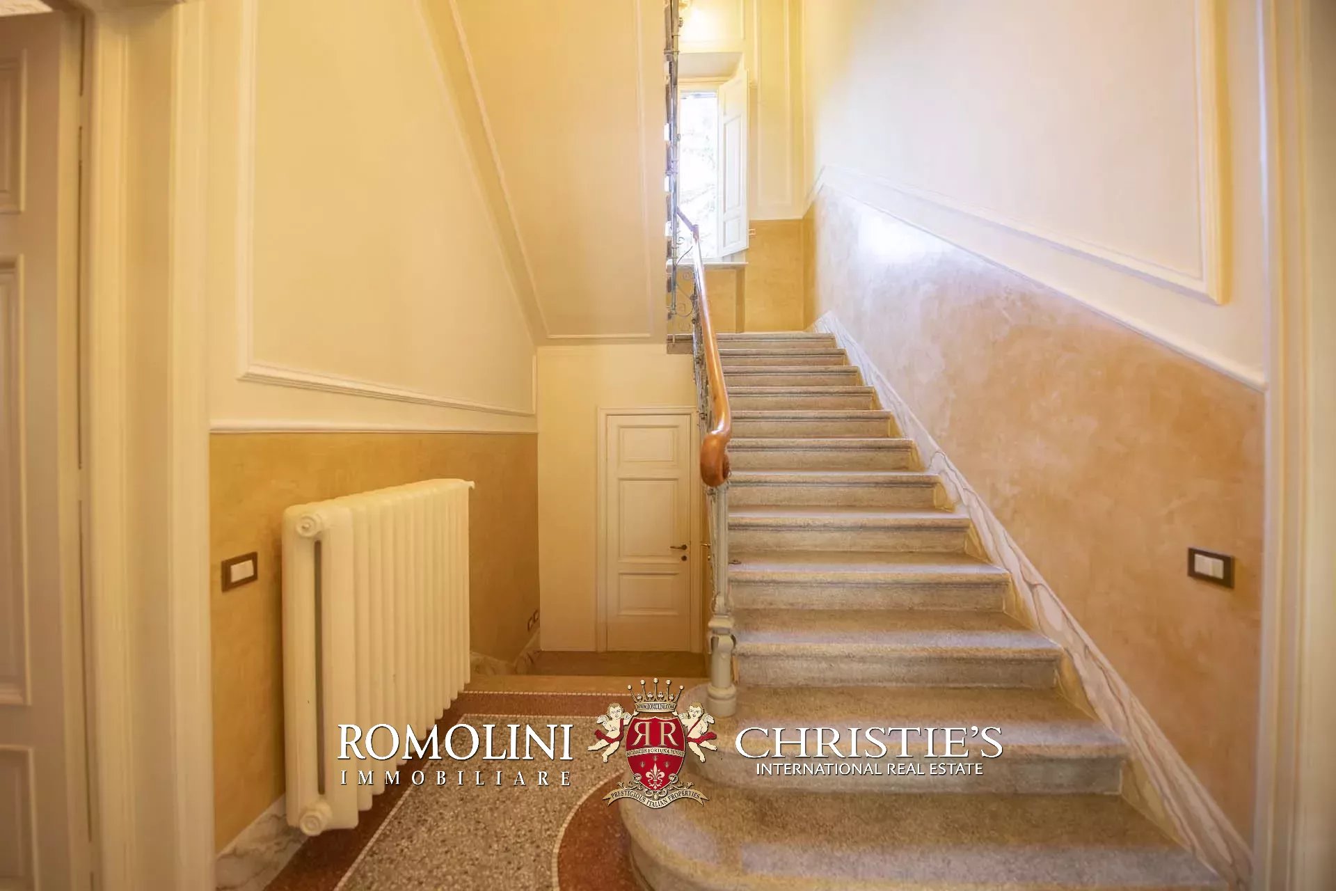8 Bedroom Villa/Townhouse's Image 22