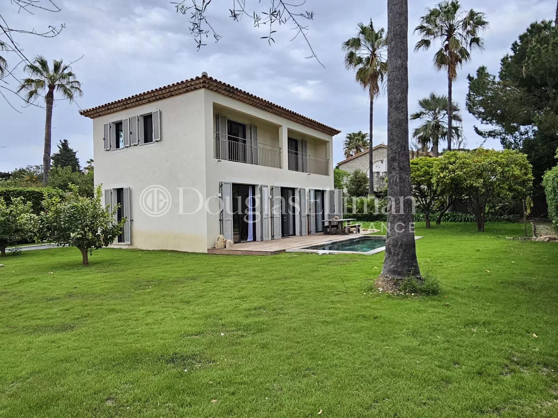 CAP D&rsquo;ANTIBES – Superbe villa neuve avec piscine - Image nᵒ2