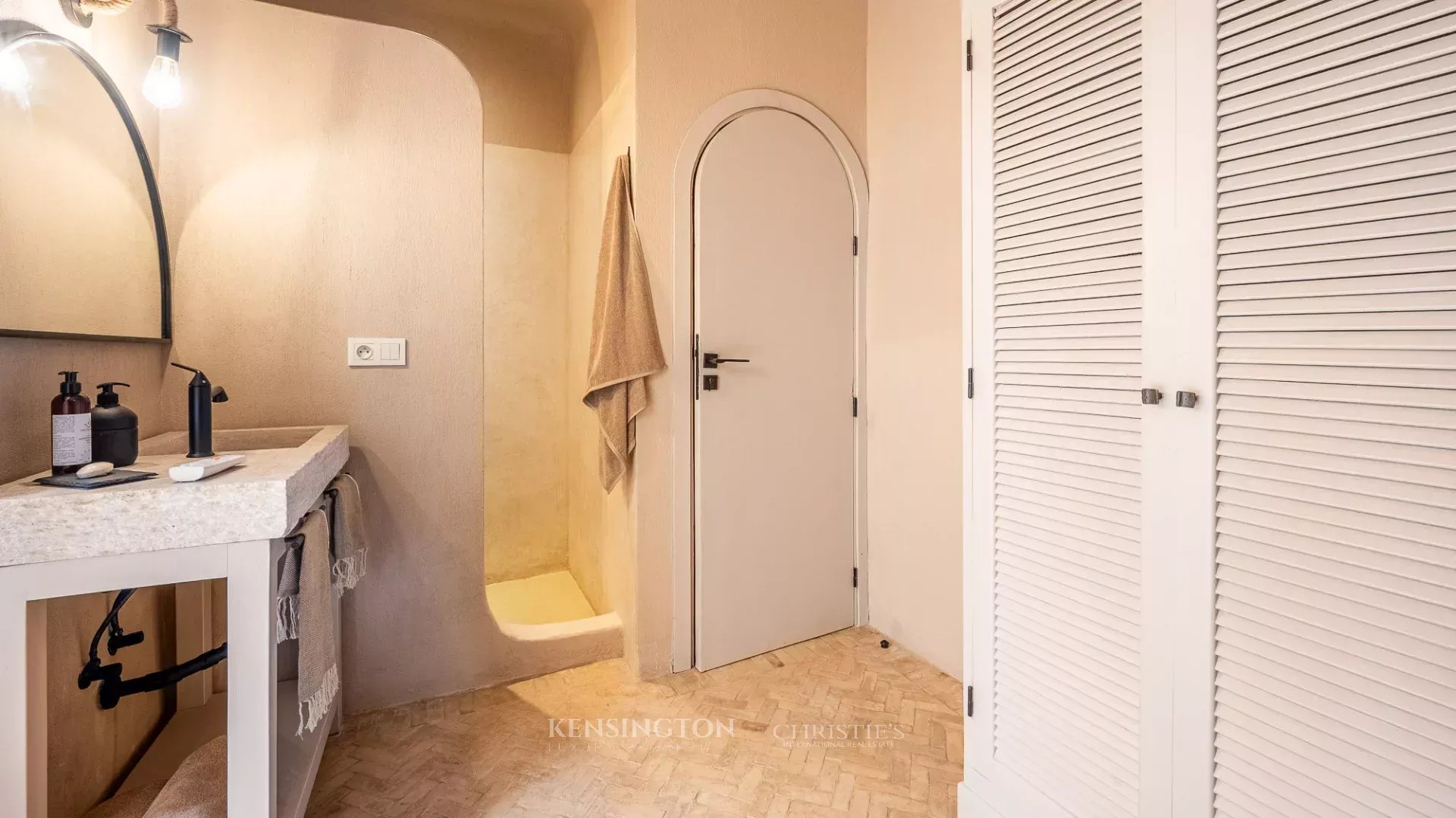 5 Bedroom Villa/Townhouse's Image 10