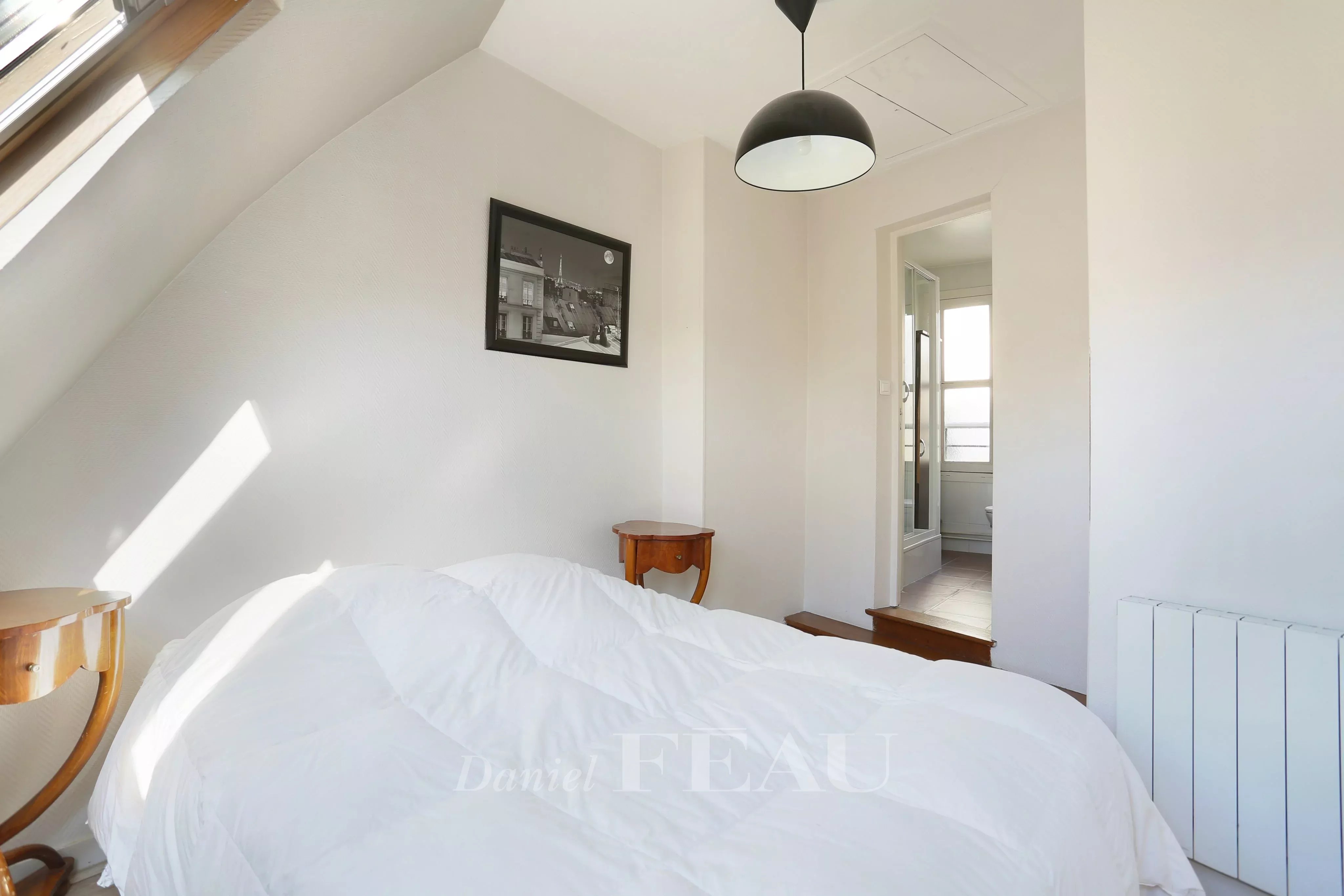 Bedroom Natural light Tile