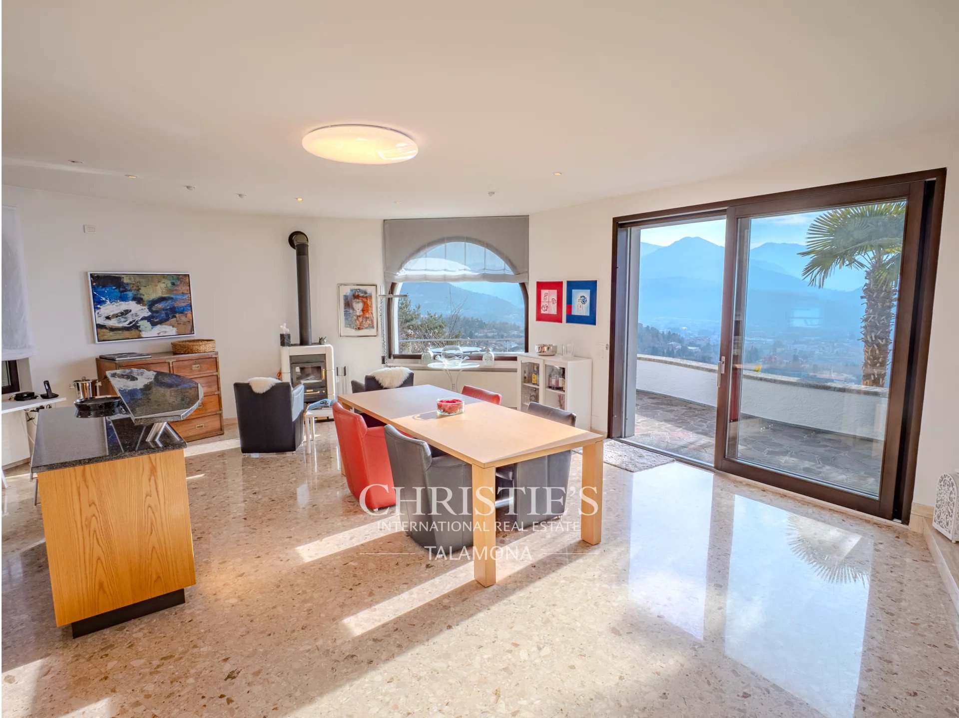 4 Bedroom Villa/Townhouse's Image 5