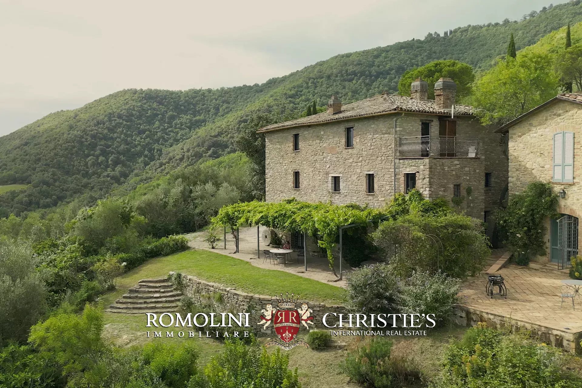 FINELY RESTORED RURAL COMPLEX FOR SALE IN UMBERTIDE UMBRIA
