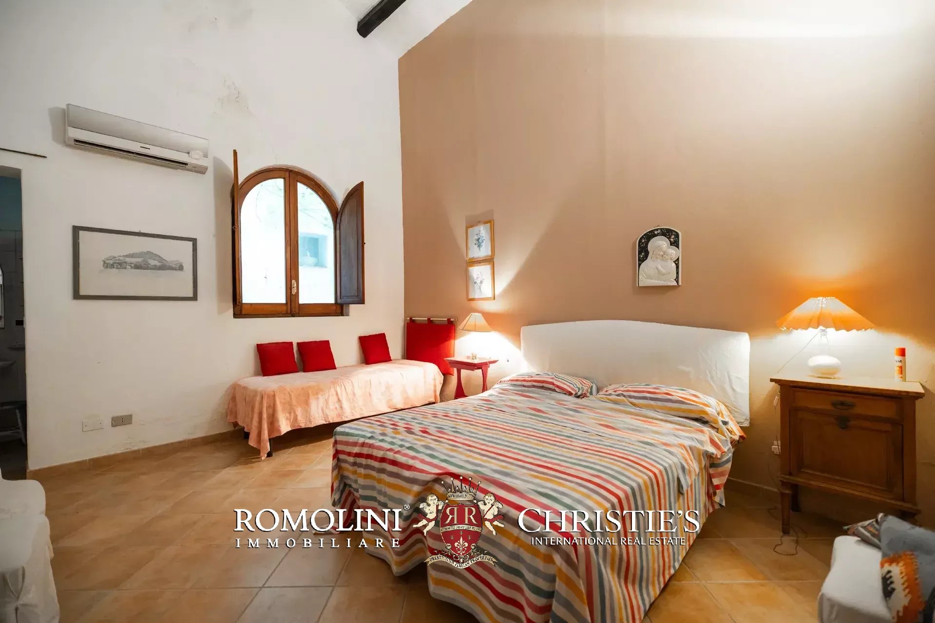 8 Bedroom Villa/Townhouse's Image 50