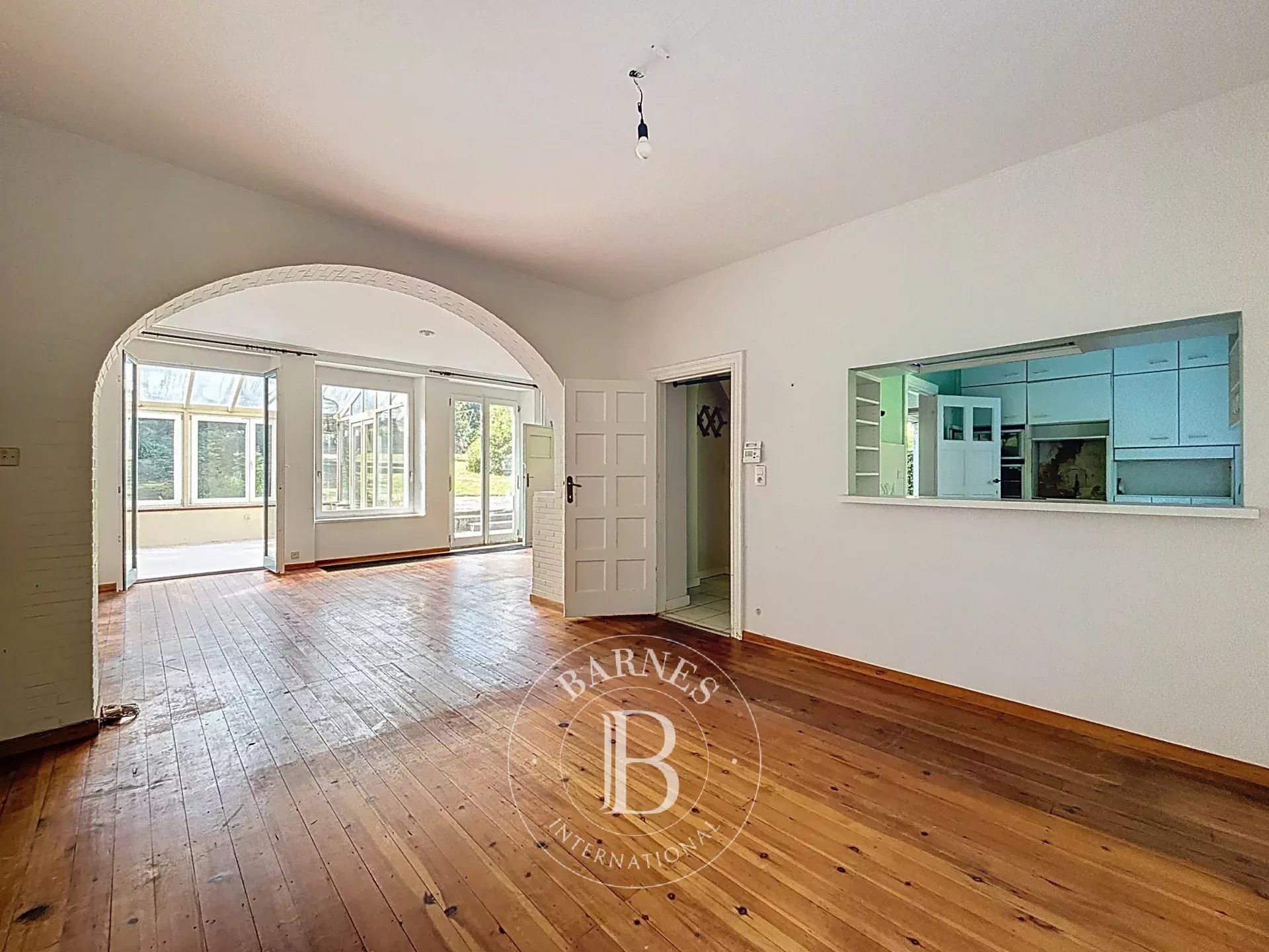 Uccle - House to renovate - Beautiful land of 55 ares