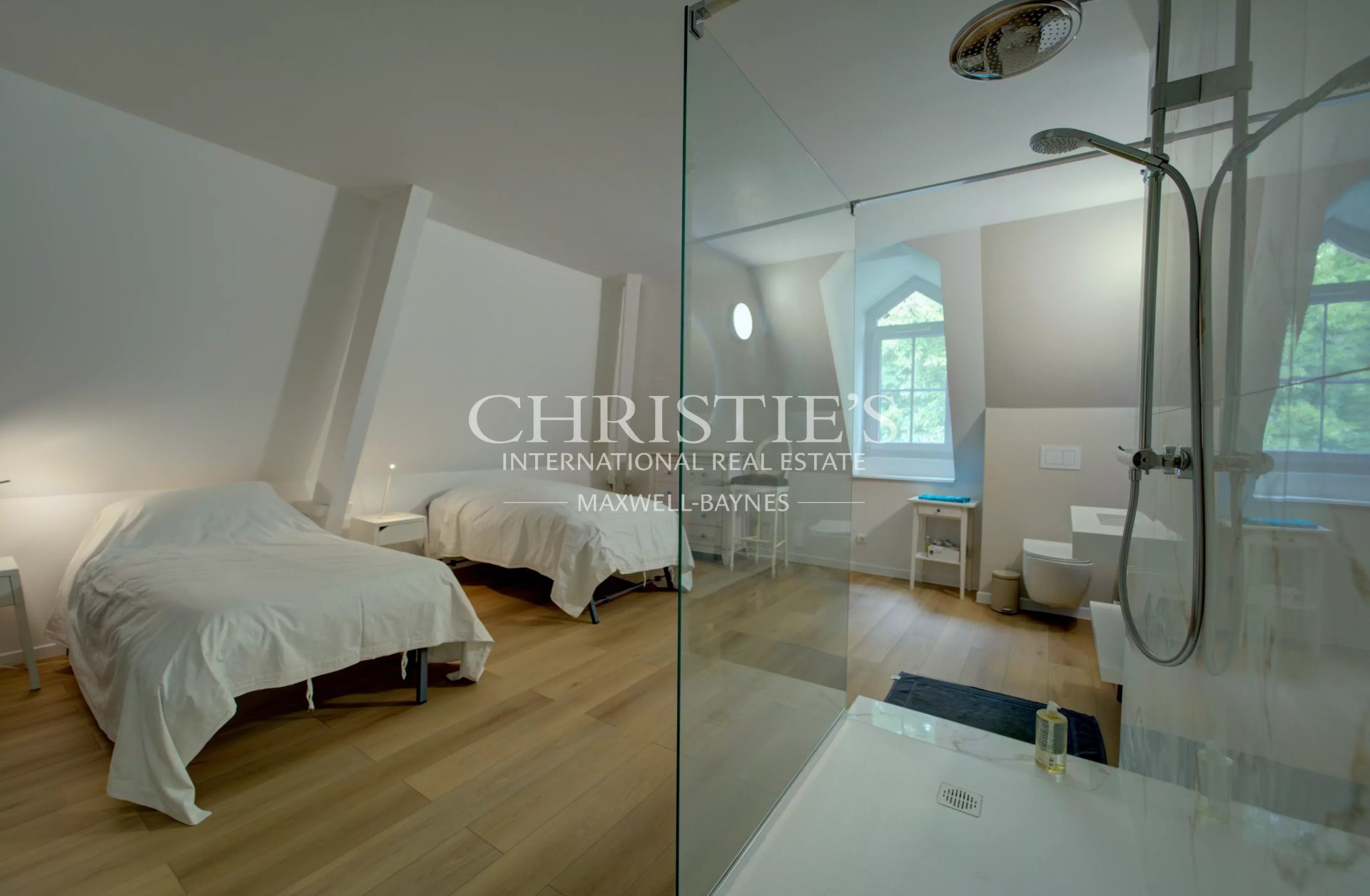 9 Bedroom Chateau's Image 33