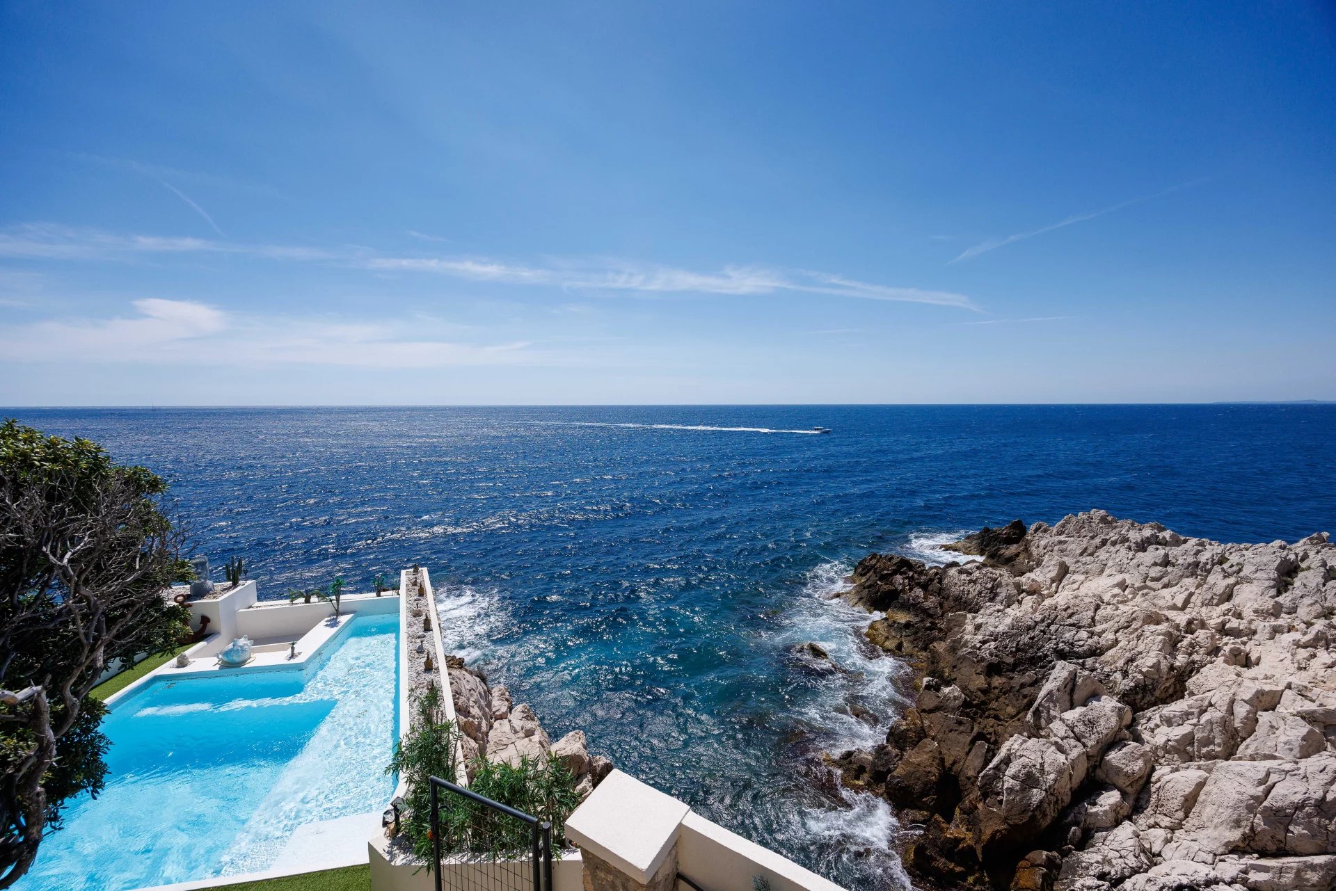  Image of Villa - 4 Bedrooms for Sale in Alpes-Maritimes-Nice-France, Image 6