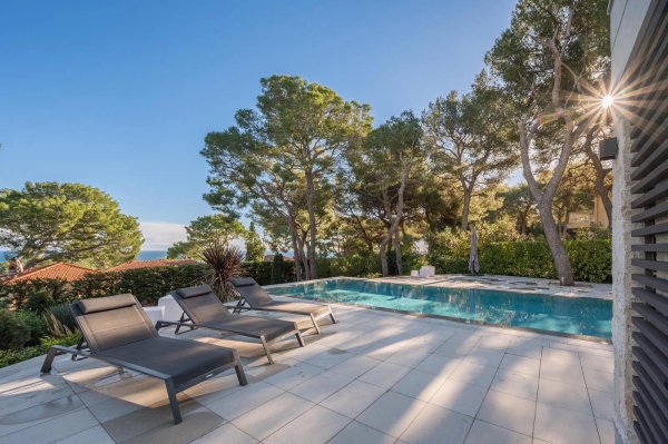 Elegant villa with panoramic sea-views in Saint-Jean-Cap-Ferrat — photo 3