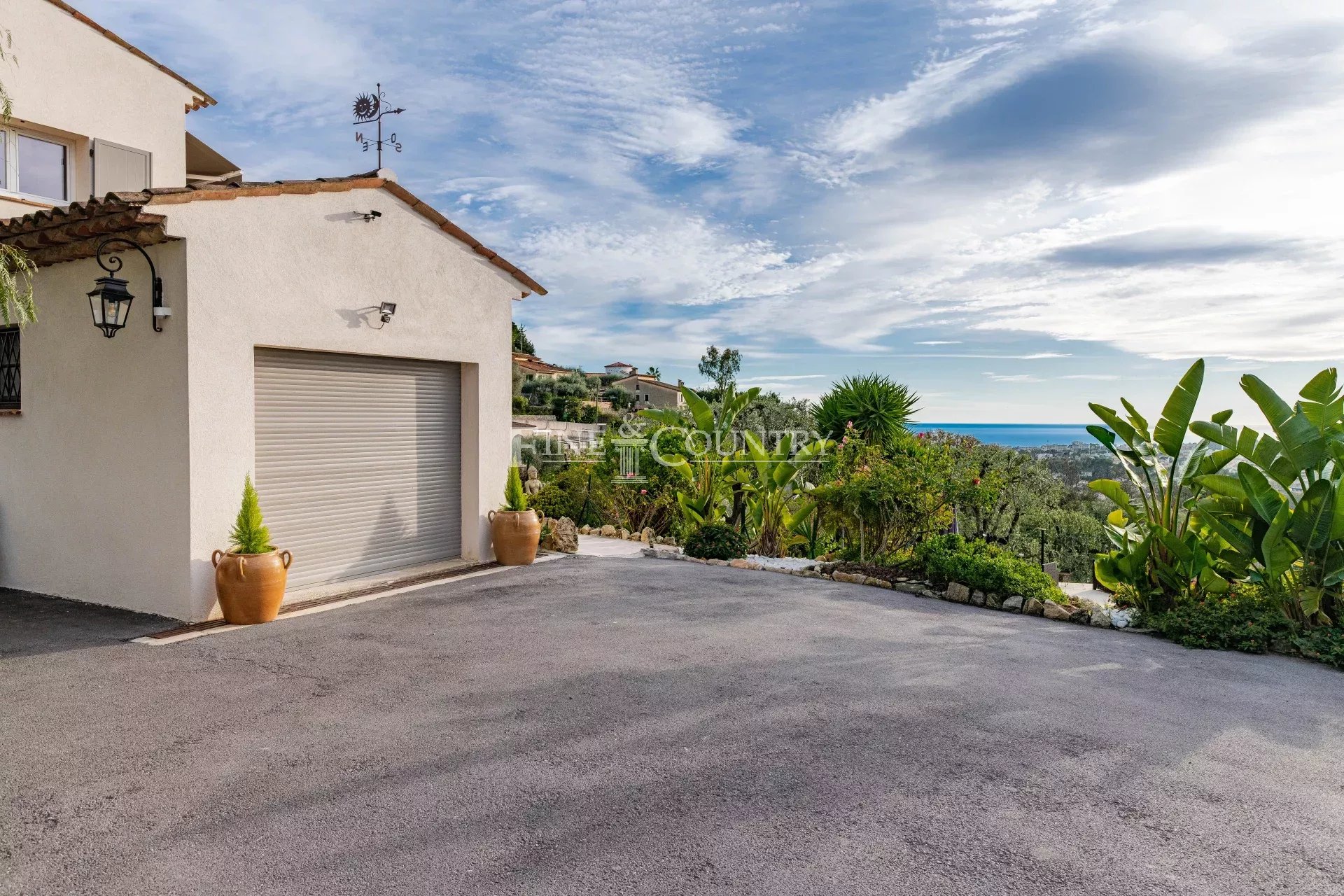 Photo of Villa for sale in Mougins with sea view