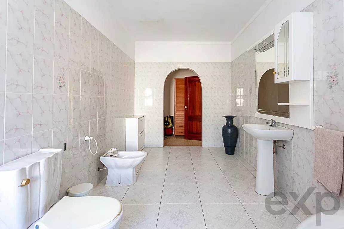 Three-bedroom house with potential for rental income – Gambelas, Montenegro 86834316 image 35