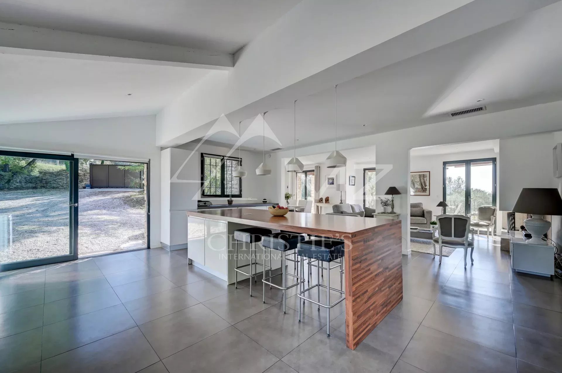 5 Bedroom Villa/Townhouse's Image 4