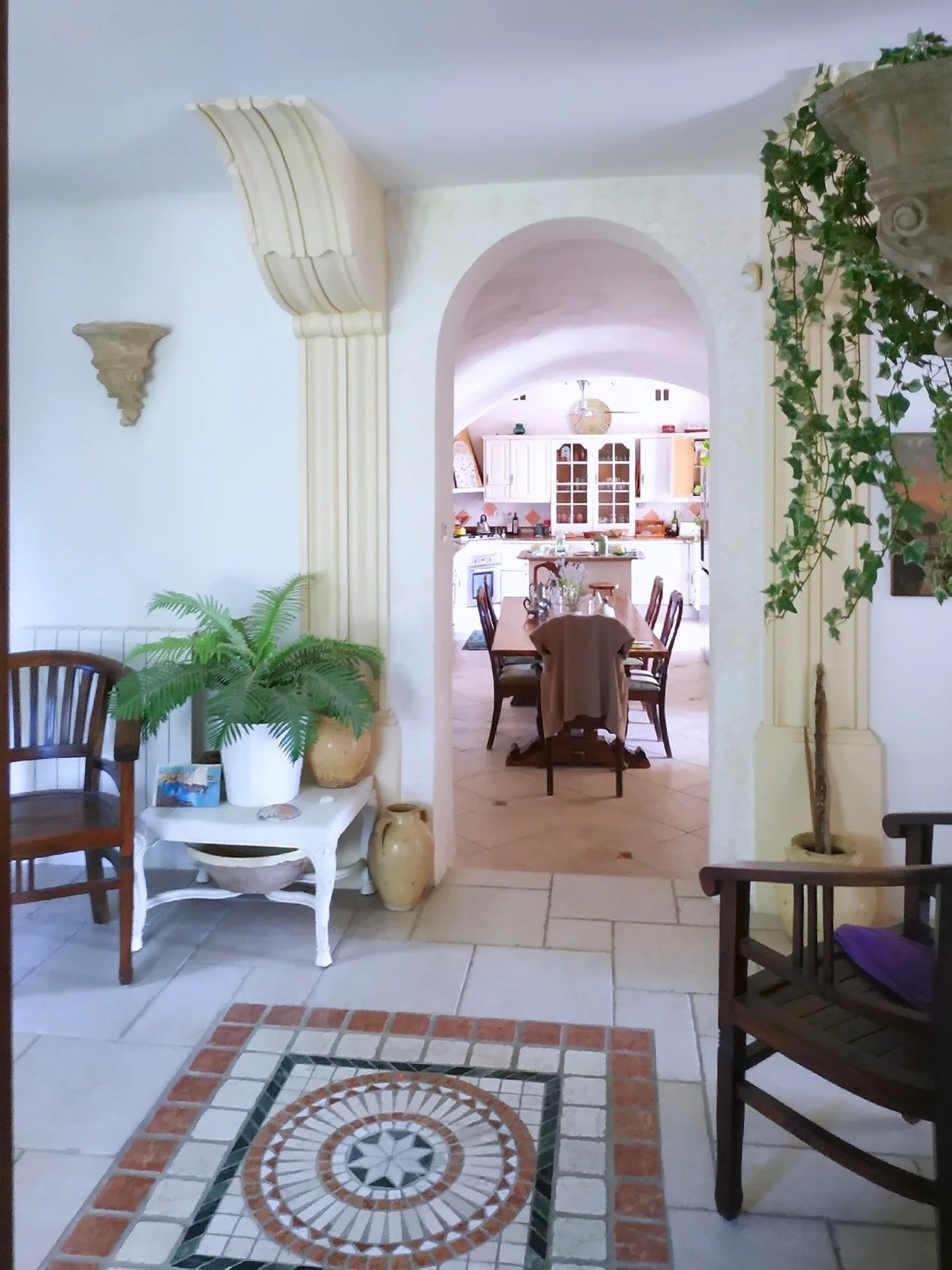 Charming 4-Bedroom Provencal House with Pool in Correns