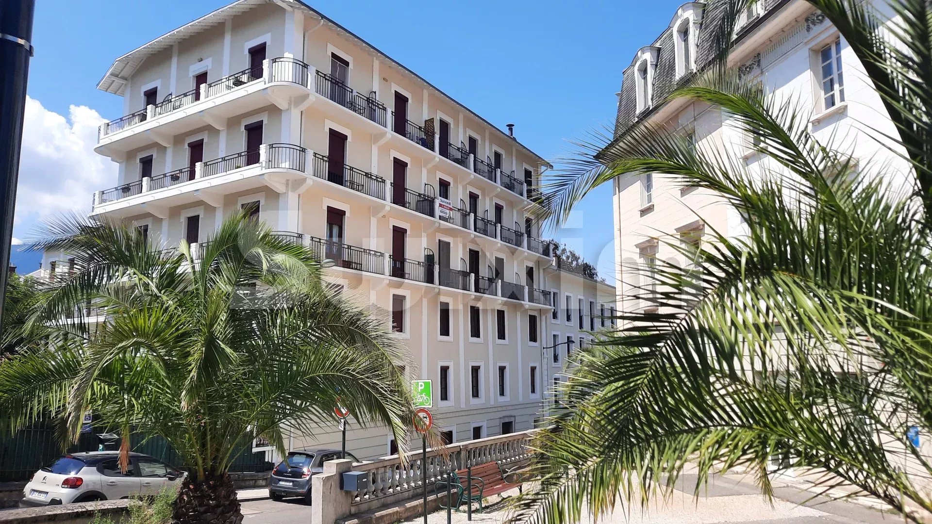 Agence immobilière de 