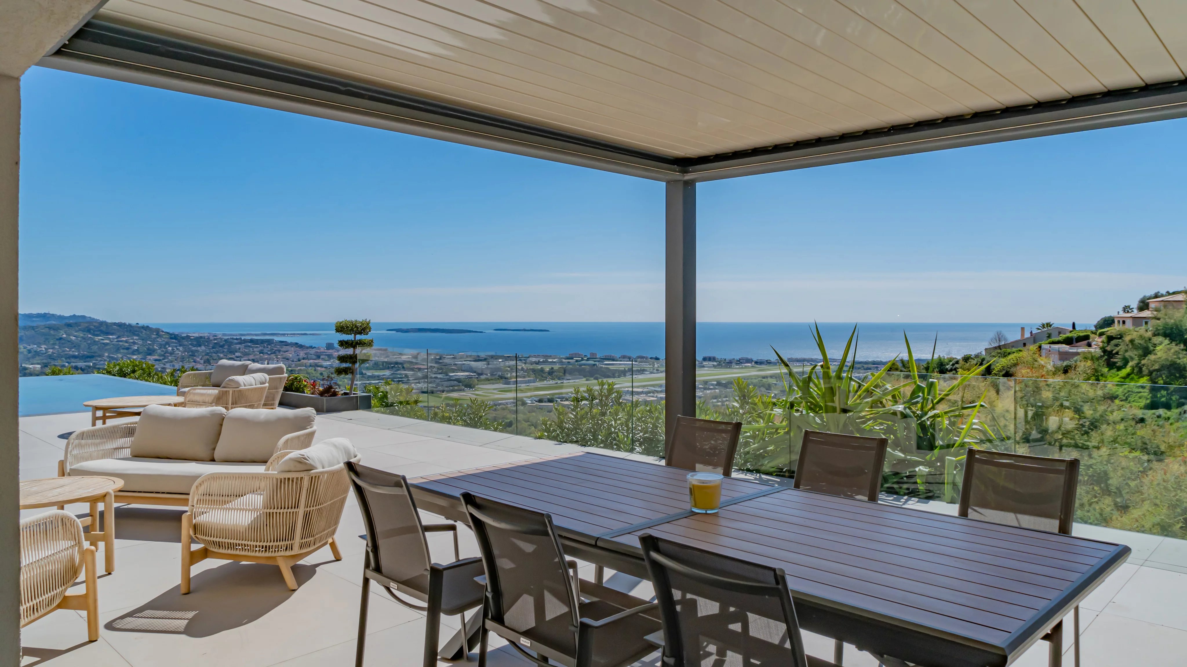 Belle maison contemporaine vue mer panoramique