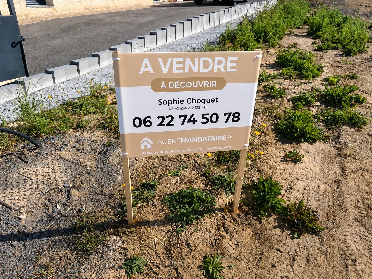 EXCLUSIVITÉ - TERRAIN À BÂTIR UNIQUE À PRÉSEAU - 89 990 € FAI