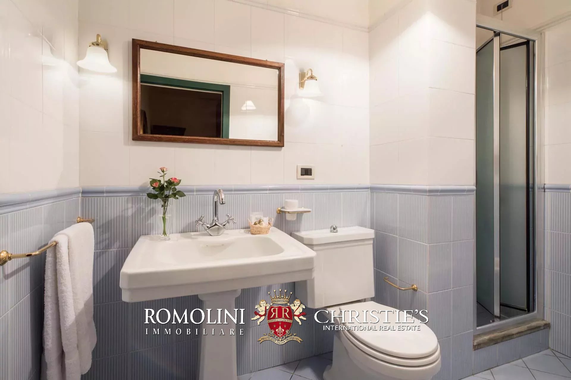 21 Bedroom Vineyard's Image 101