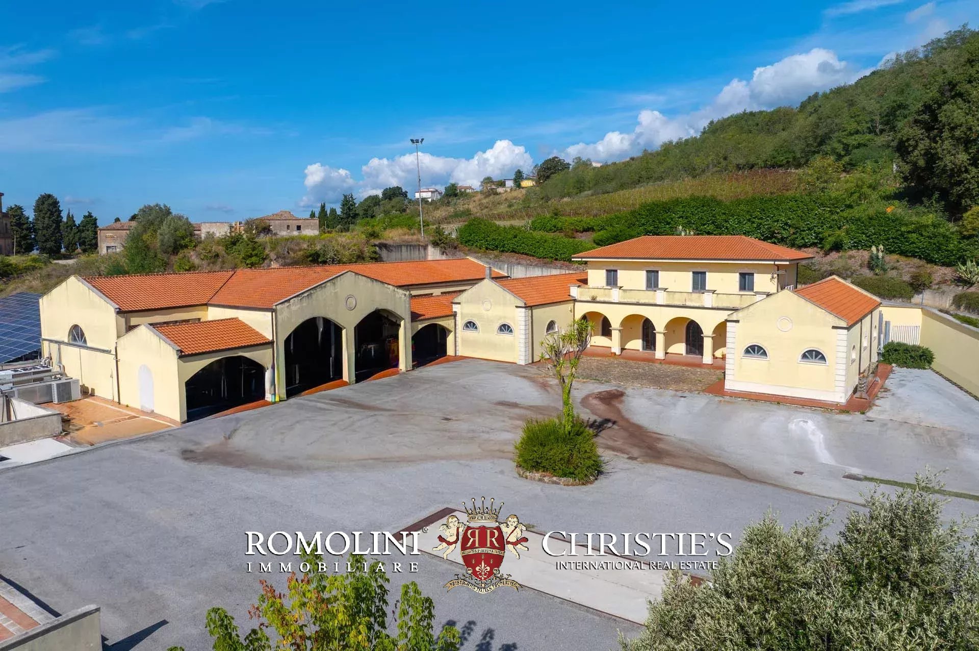 7 Bedroom Villa/Townhouse's Image 32