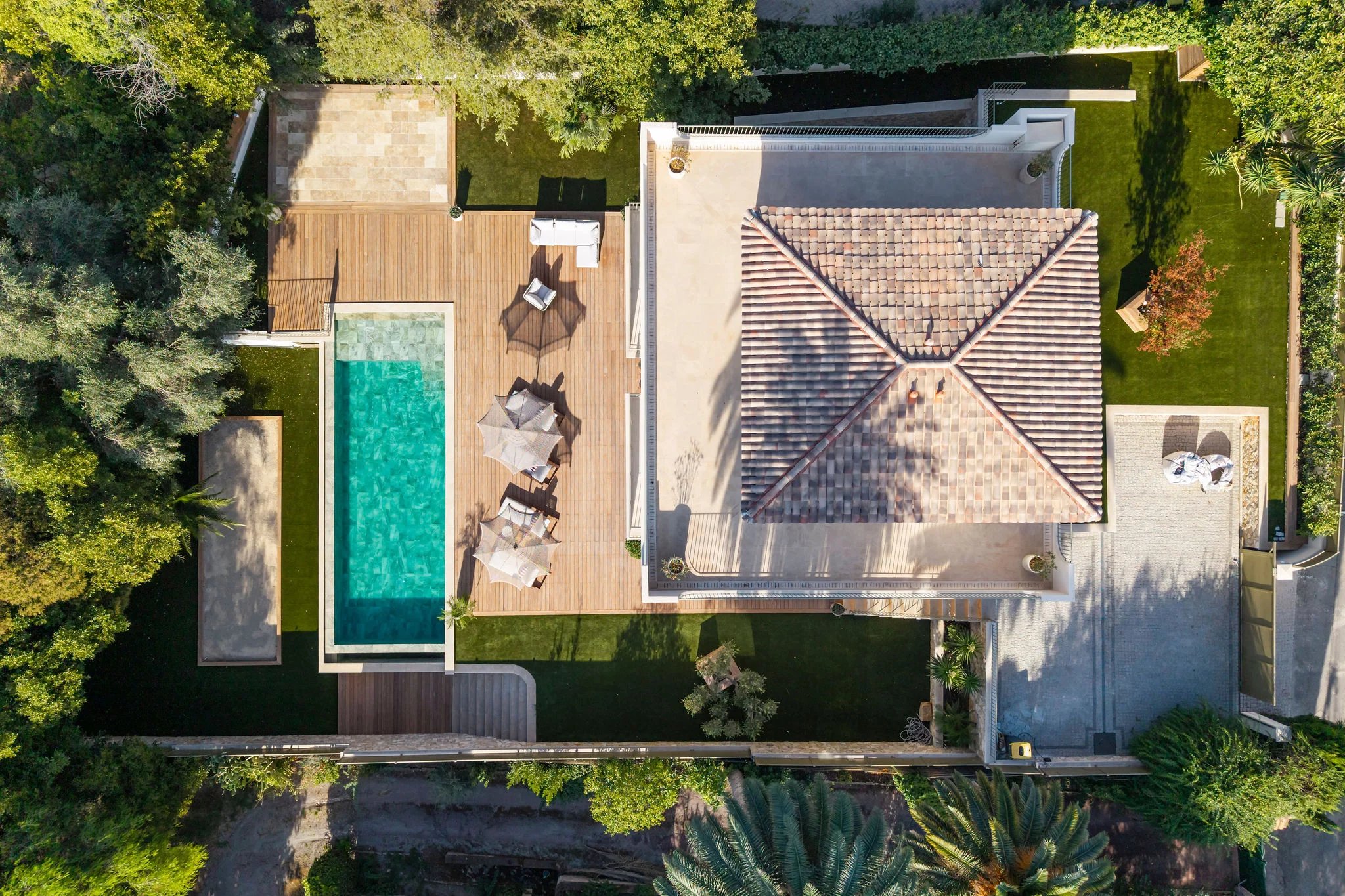  Image of Villa - 5 Bedrooms for Sale in Alpes-Maritimes-Cannes-France, Image 17