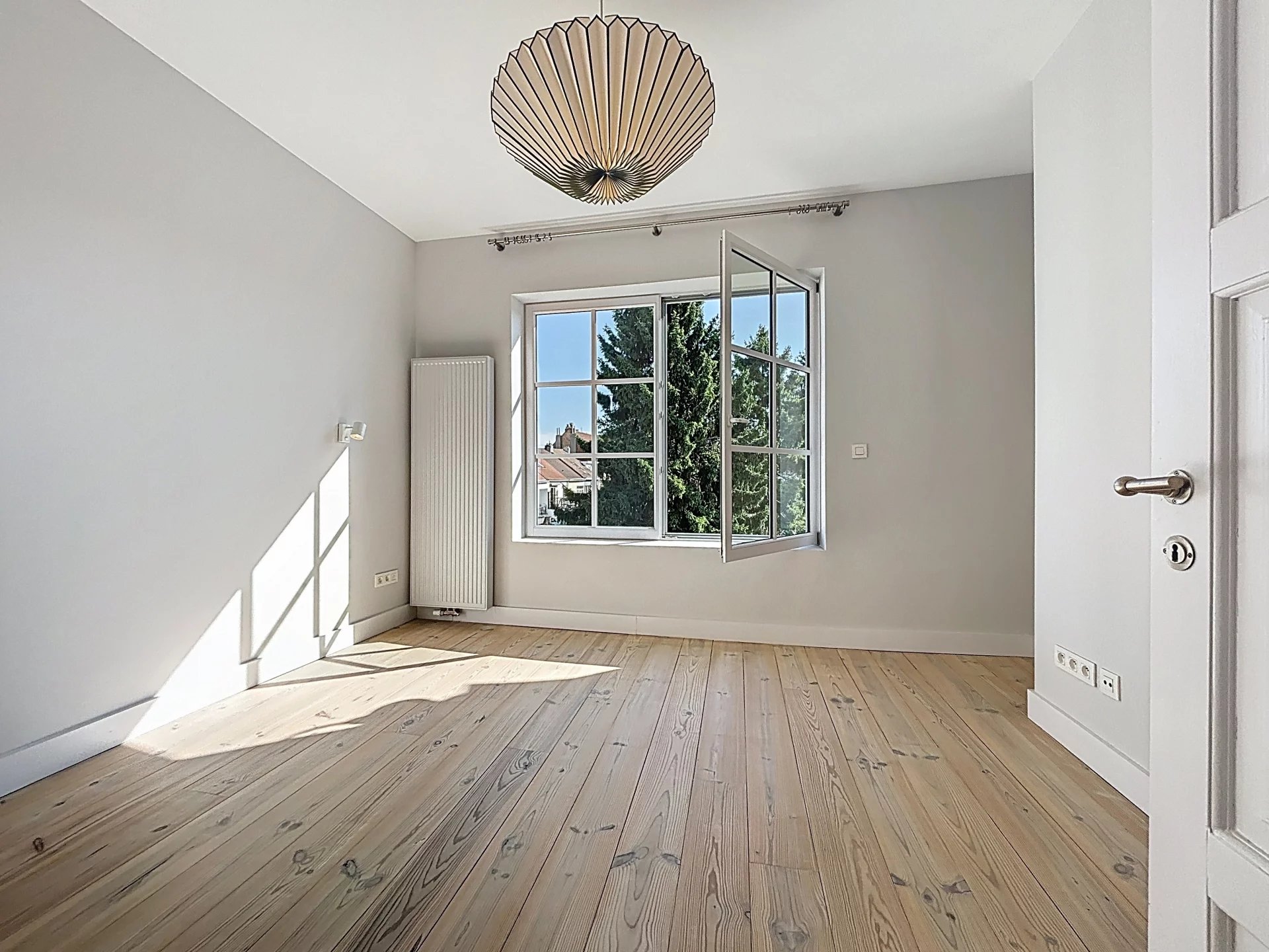 Appartement de caractère rénové de 125 m2 deux chambres terrasse