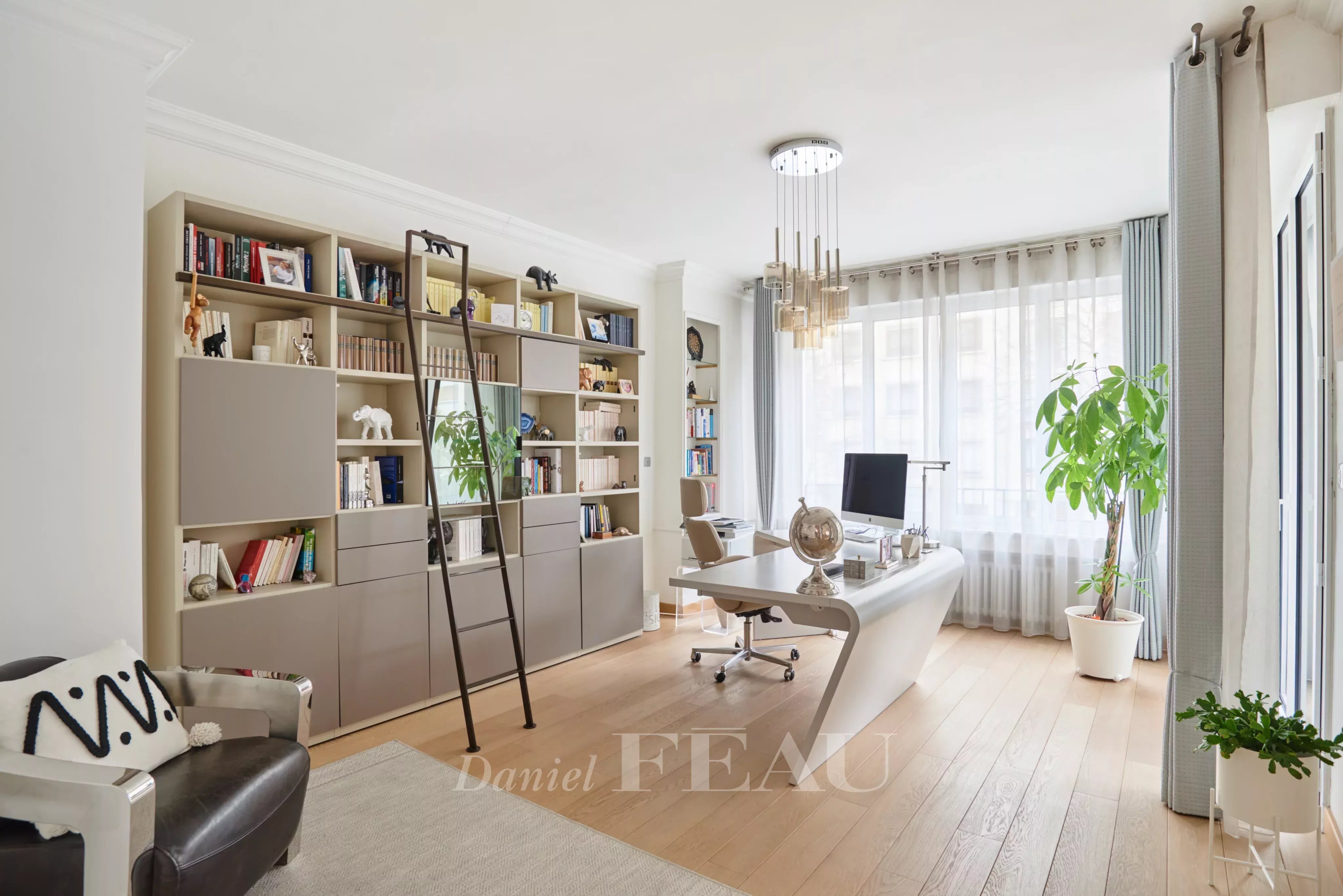 Sale Apartment Paris 16th