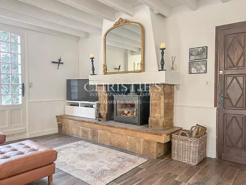 10 Bedroom Villa/Townhouse's Image 8