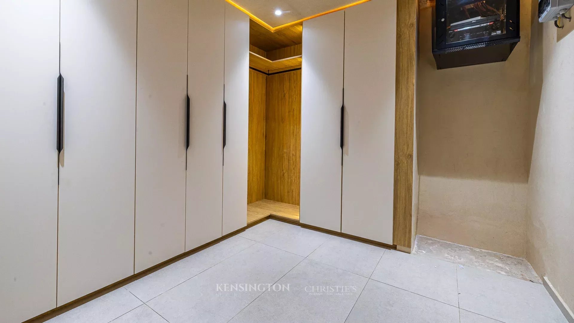 5 Bedroom Villa/Townhouse's Image 38