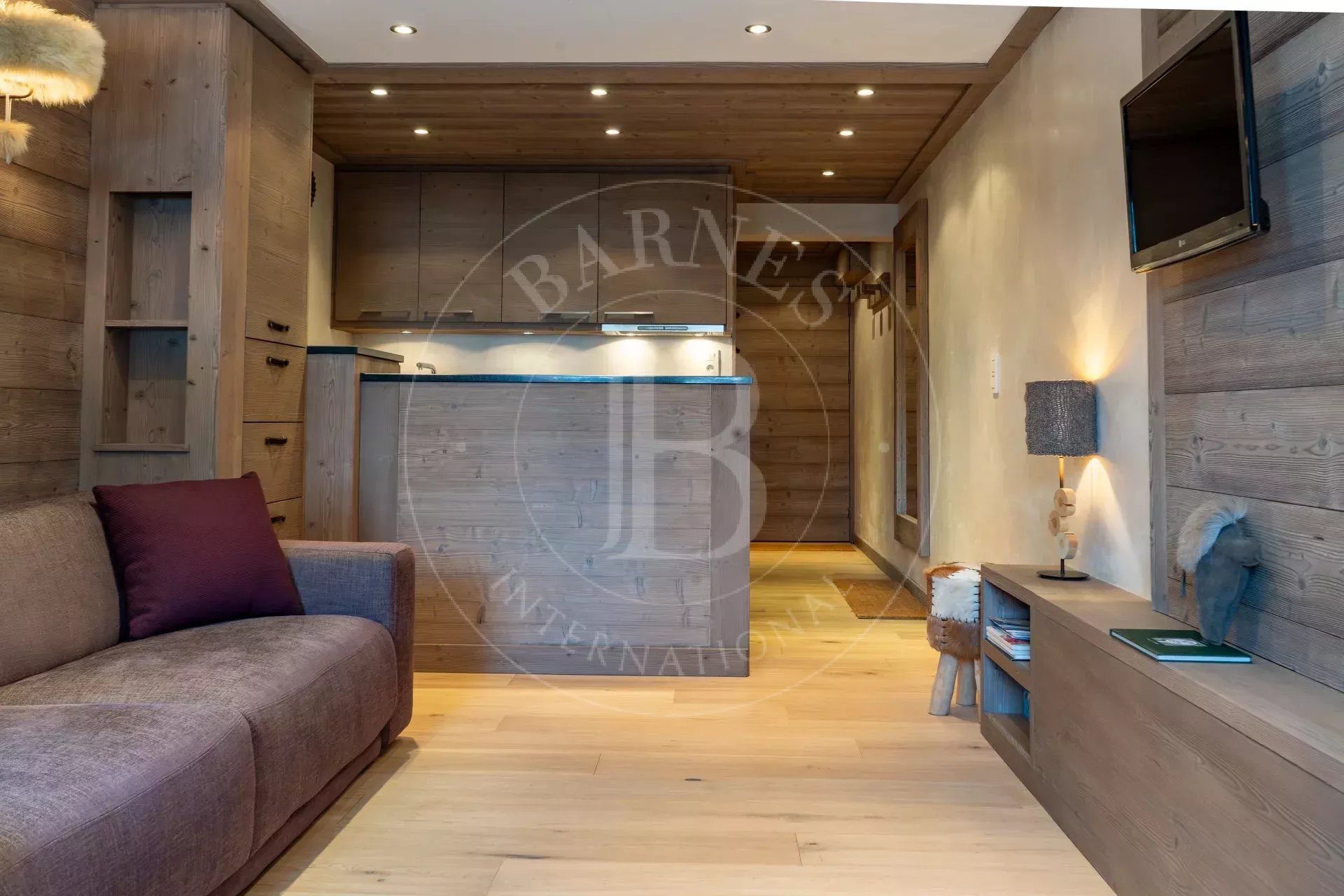 MÉRIBEL – PLATEAU – STUDIO RÉNOVÉ AVEC TERRASSE – SKI AUX PIEDS