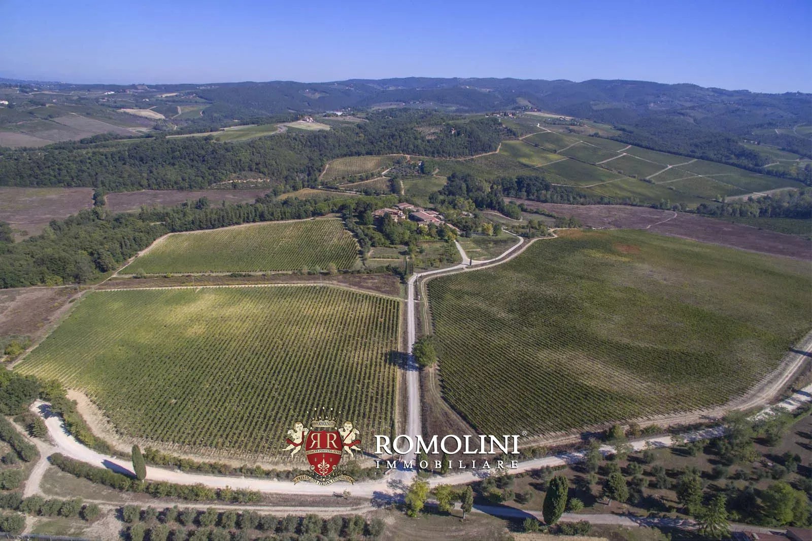10 Bedroom Vineyard's Image 11