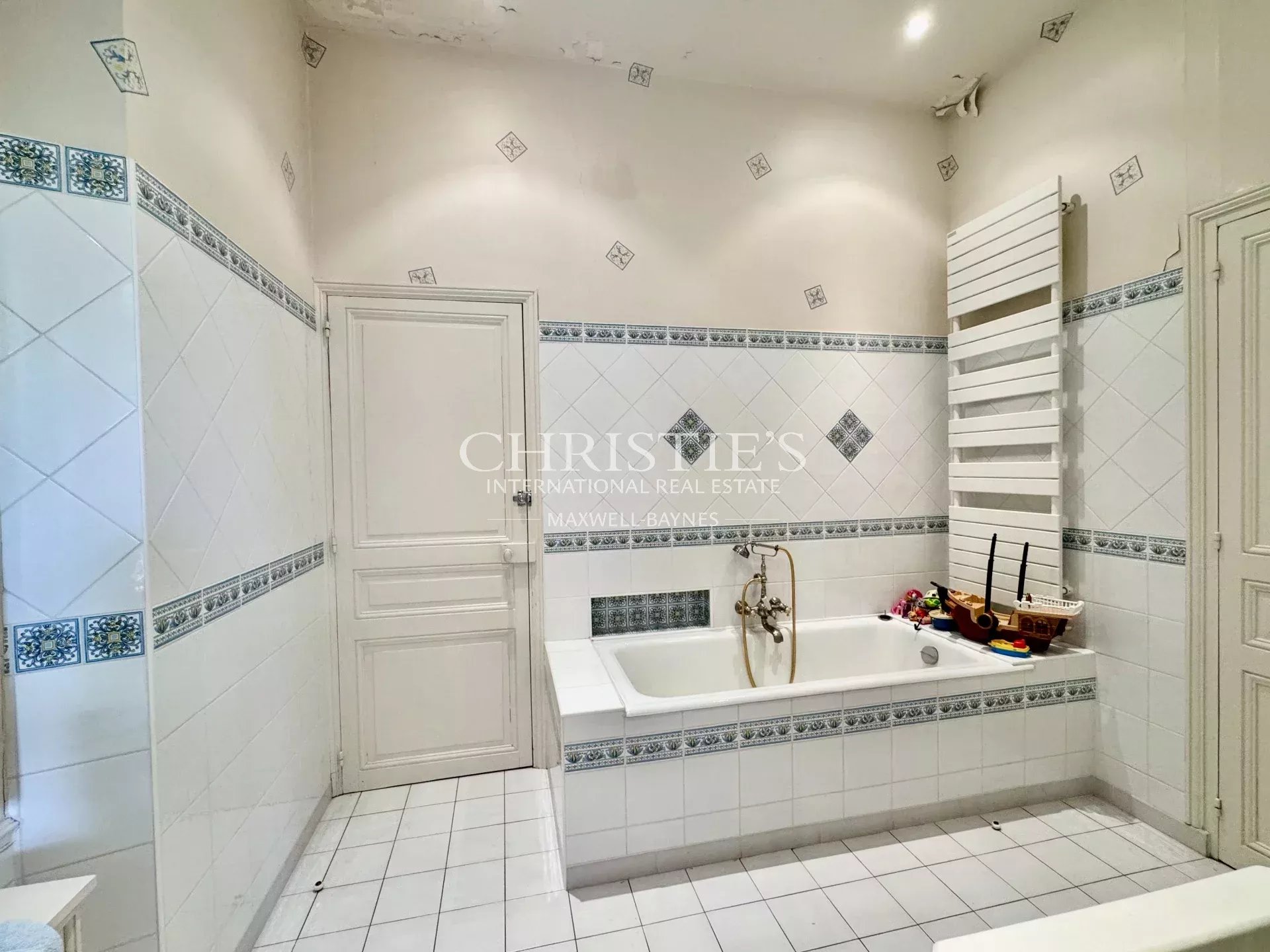18 Bedroom Chateau's Image 16
