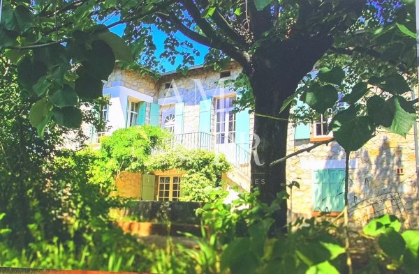 Exceptional stone property - 300m² of charm in the heart of nature — photo 2