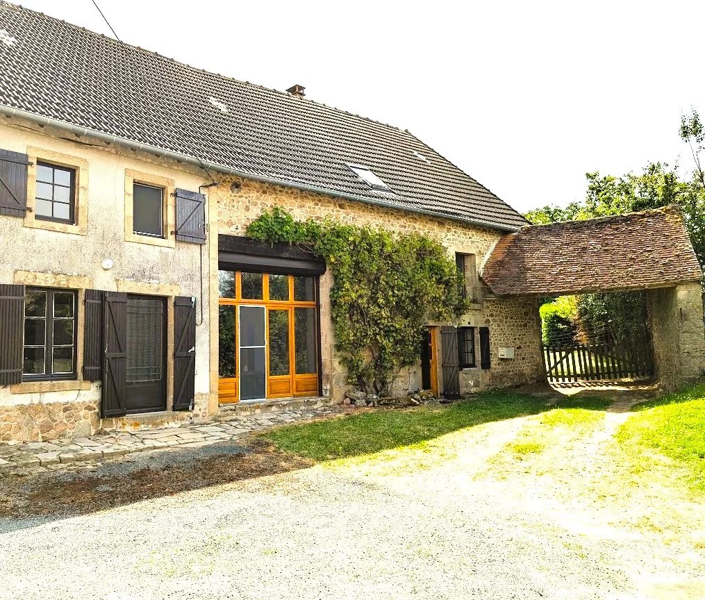 Maison, rénovée avec goût, et jardin à vendre dans la Creuse