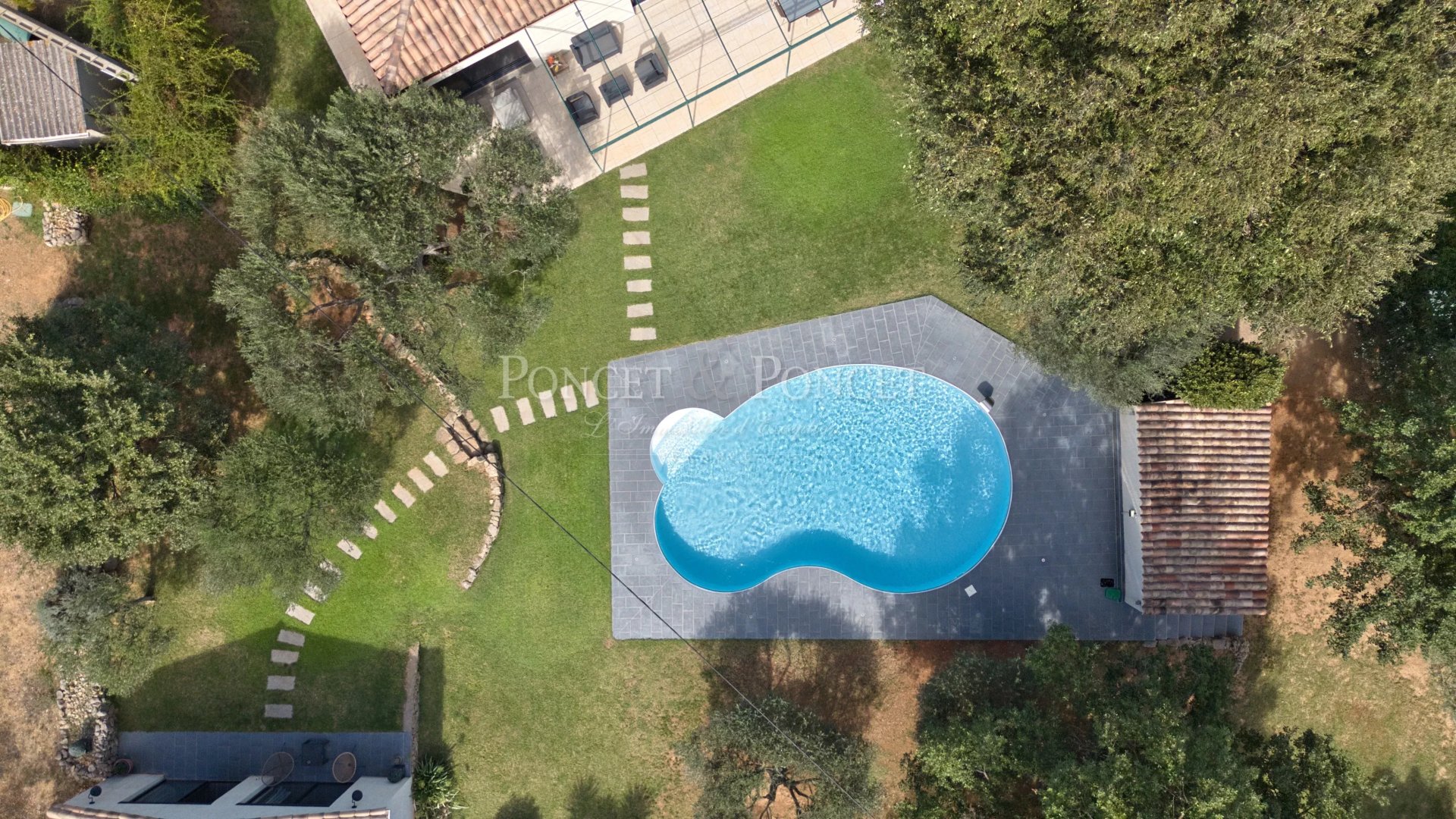 5 Bedroom Villa/Townhouse's Image 22