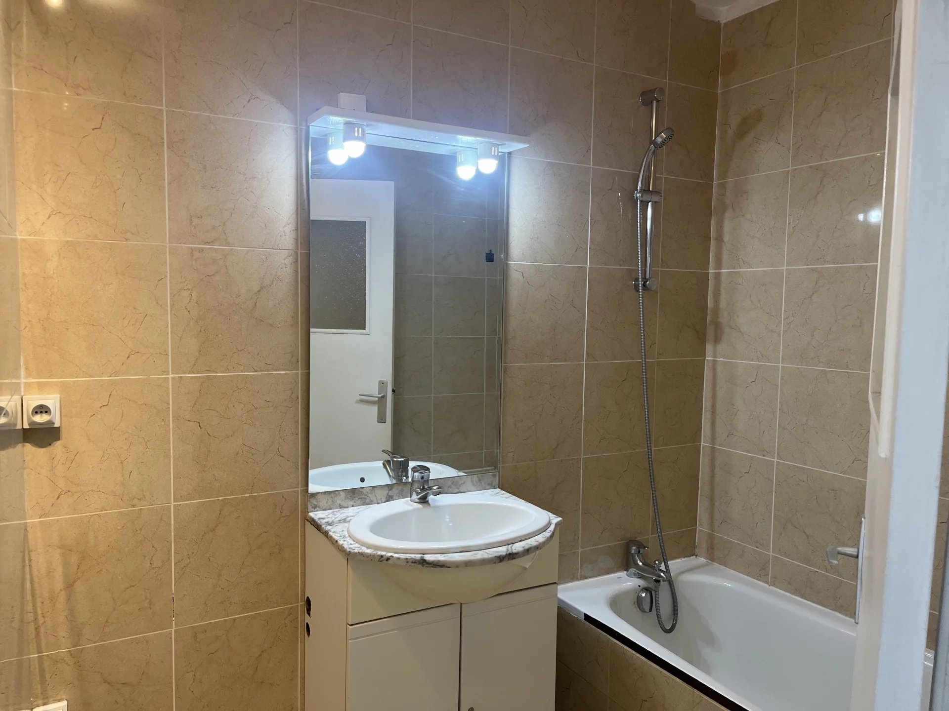 2646051 Location Sainte-Foy-lès-Lyon