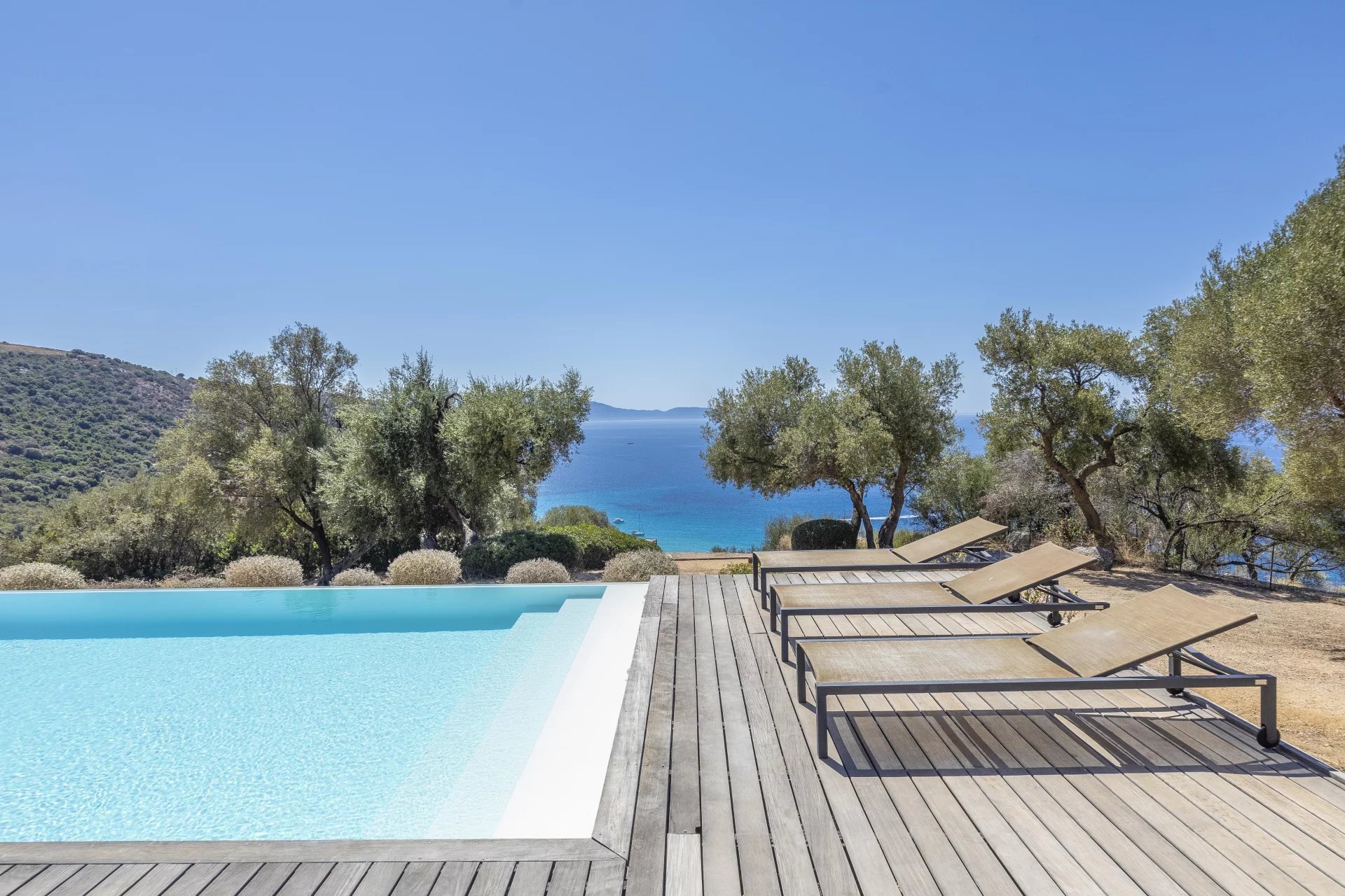 Villa HANA-  4 chambres, vue mer, piscine, terrain de tennis, pétanque, ping-pong