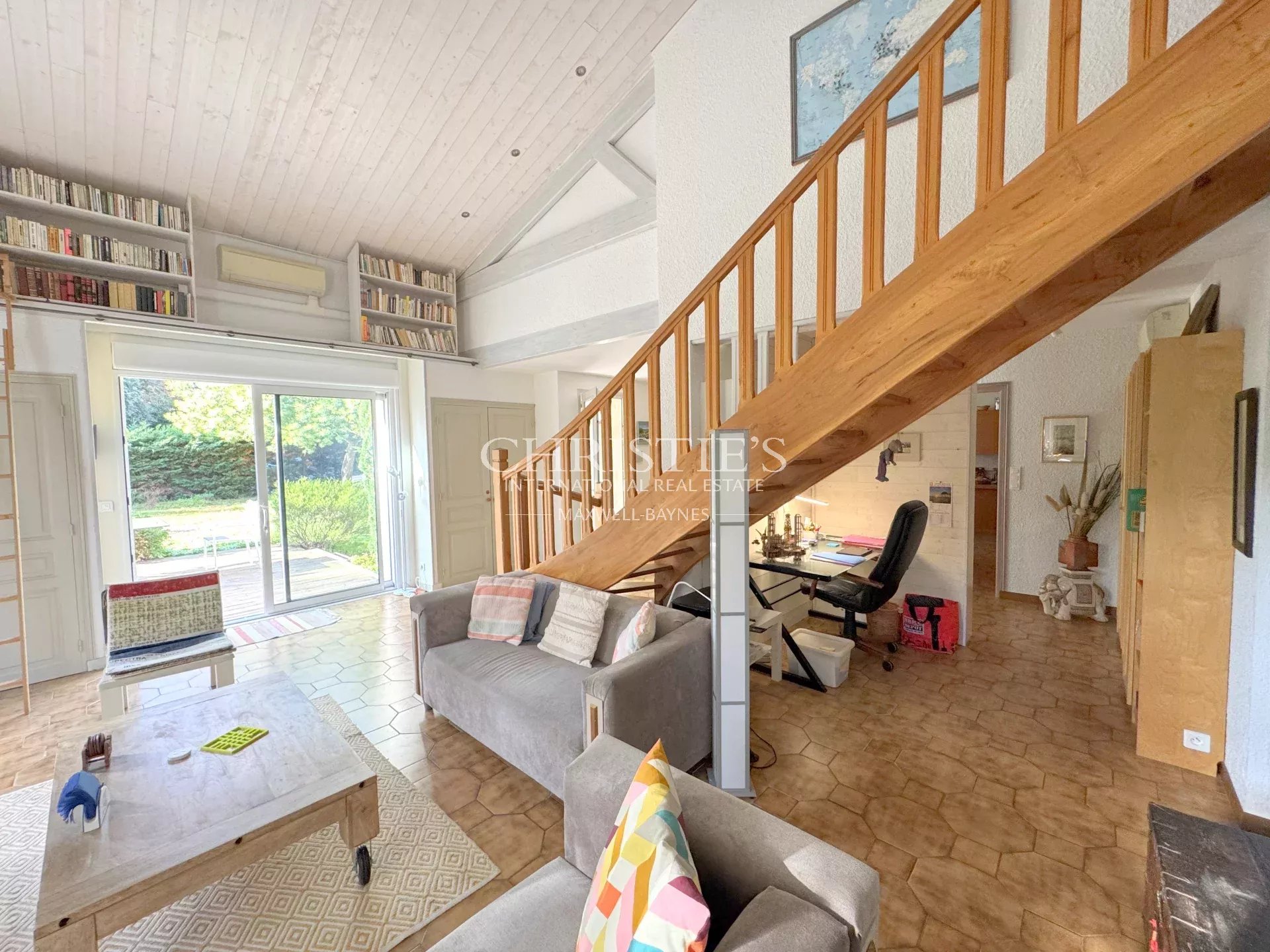 6 Bedroom Villa/Townhouse's Image 5