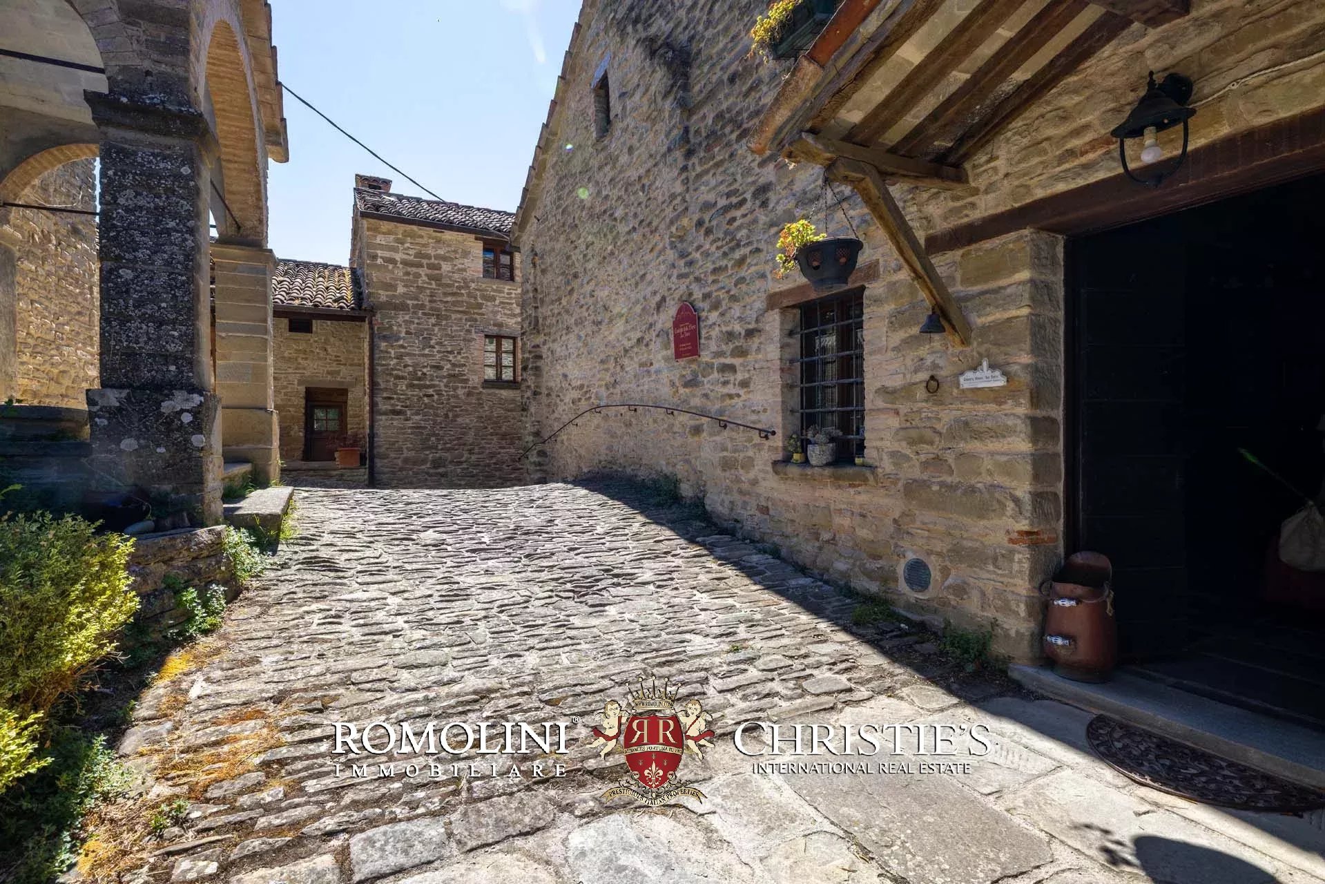 10 Bedroom Chateau's Image 87