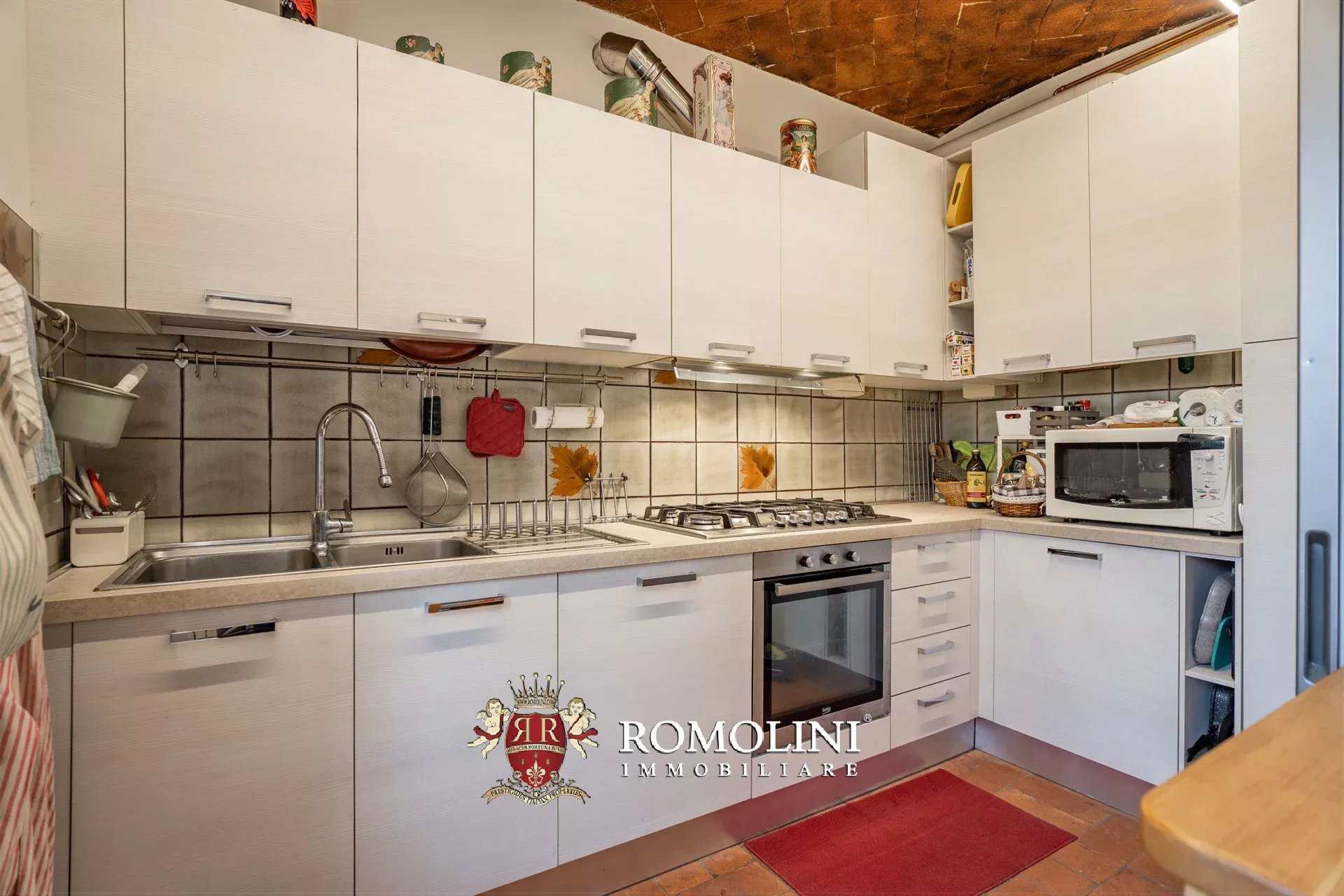 7 Bedroom Villa/Townhouse's Image 46