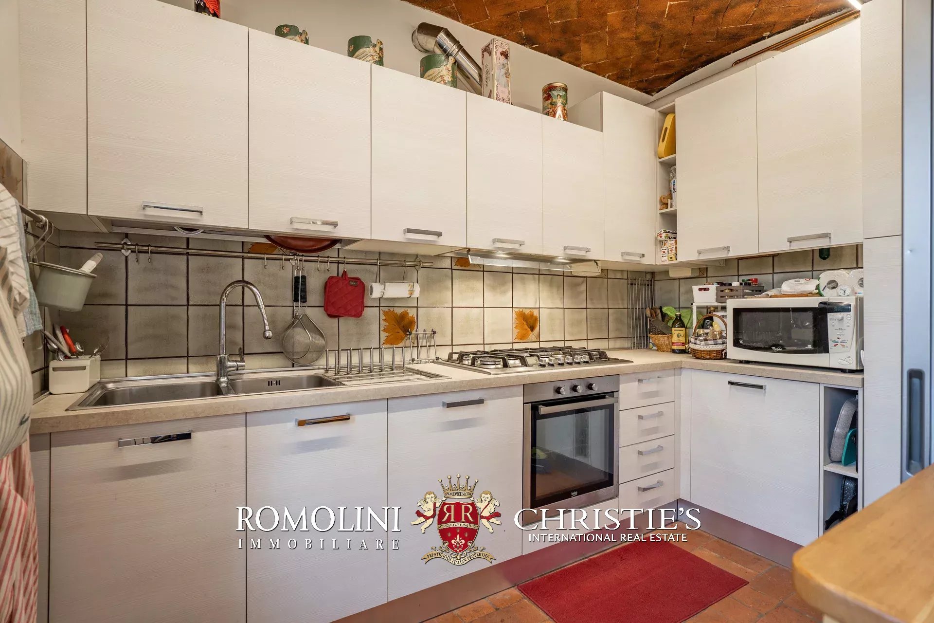 7 Bedroom Villa/Townhouse's Image 46