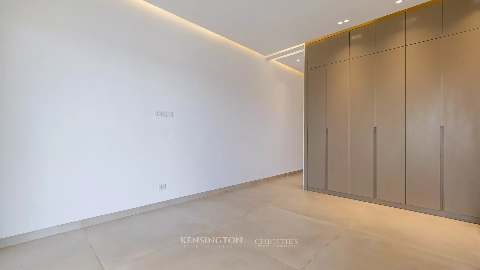 4 Bedroom Villa/Townhouse's Image 19