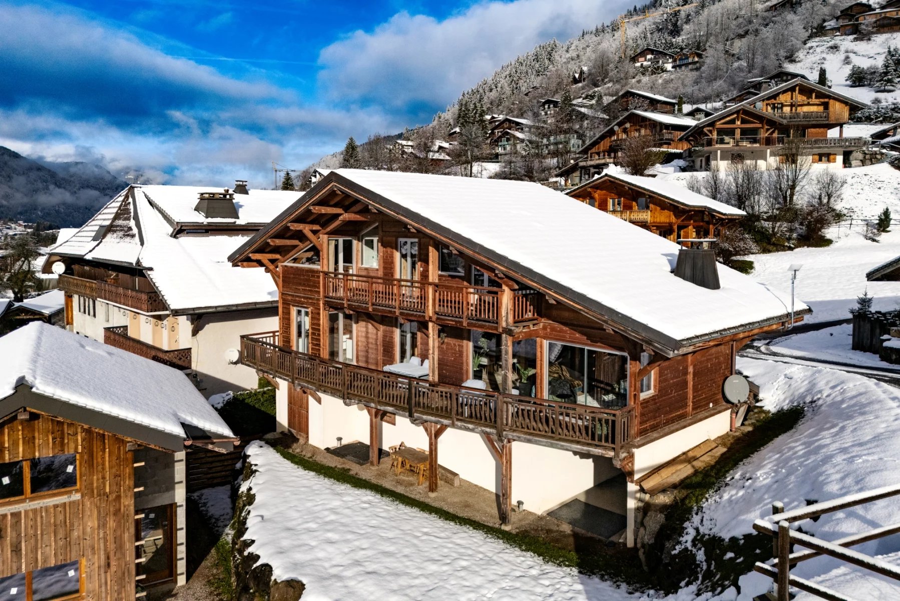 Photo of Morzine – Contemporary chalet with garden and mountain views