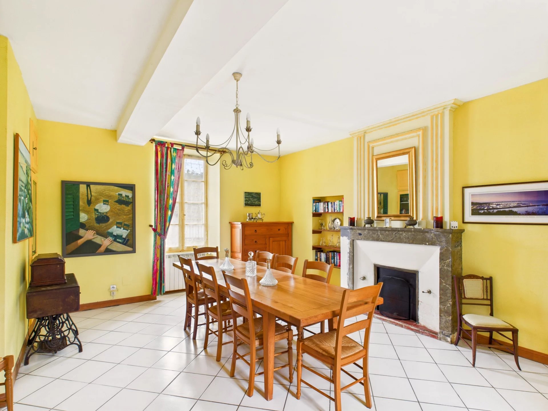 House in Saint-Pierre-de-Juillers - Image 4