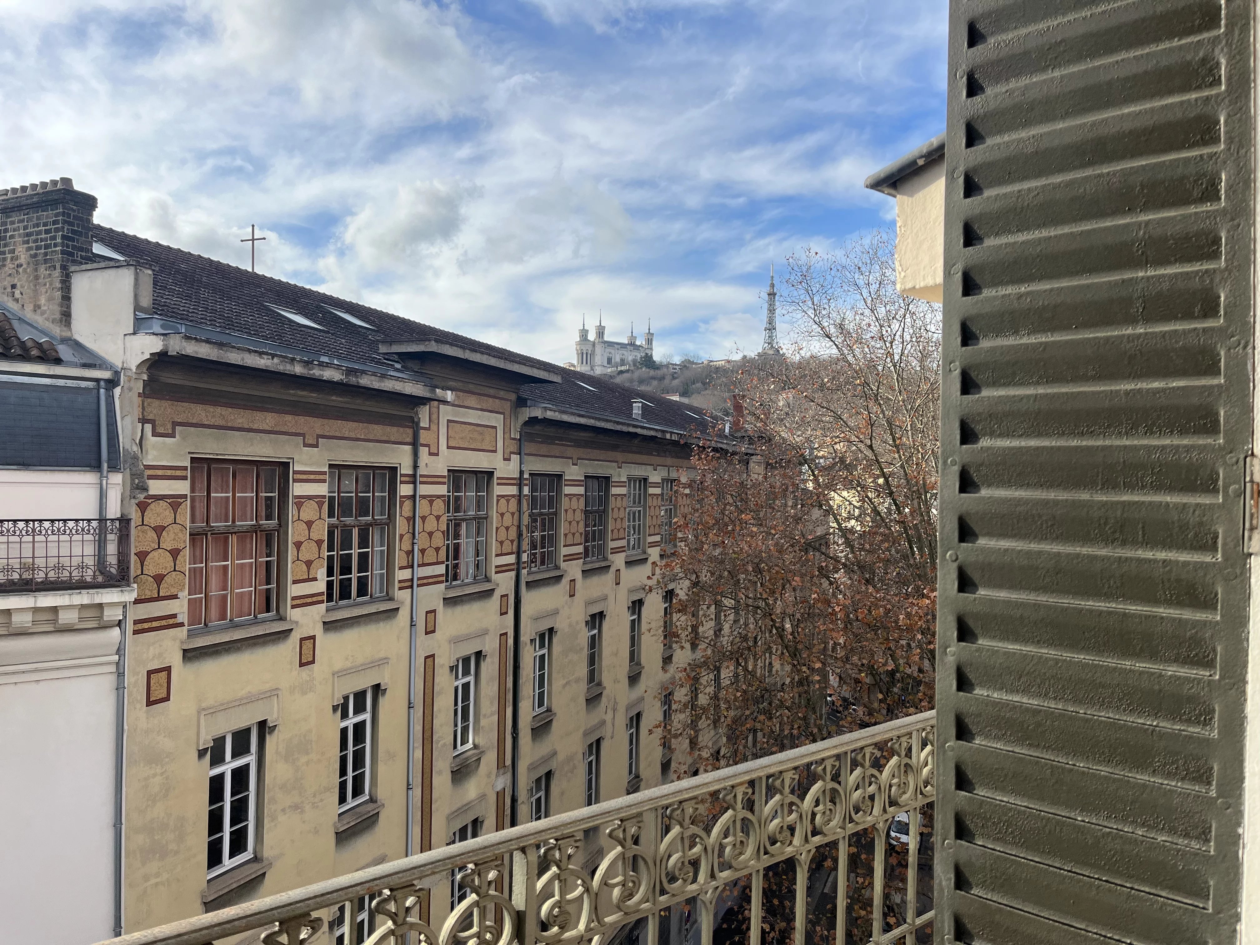 Lyon 1er  Bel appartement T5 lumineux avec balcon filant et vues dégagées — photo 13