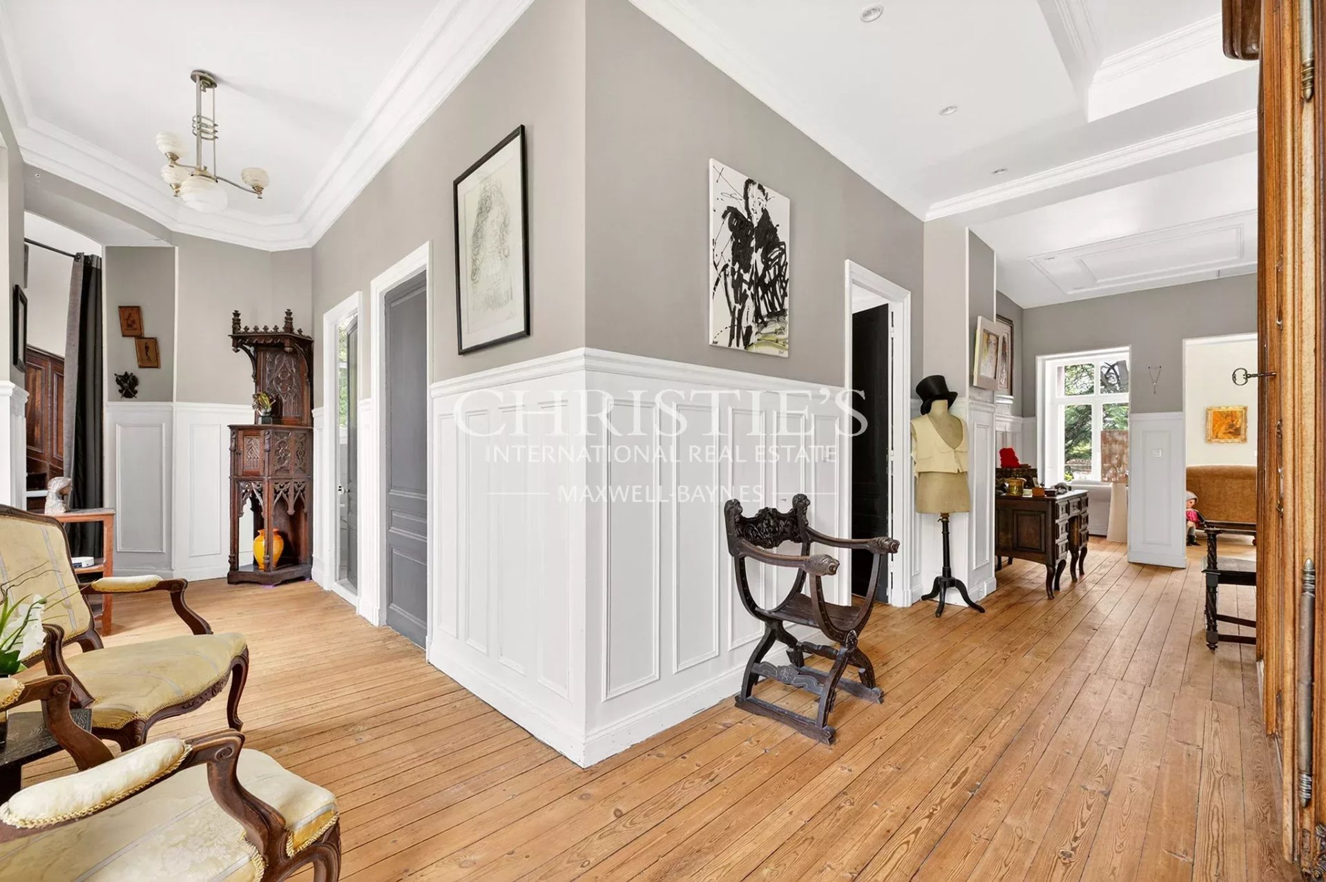 9 Bedroom Chateau's Image 3