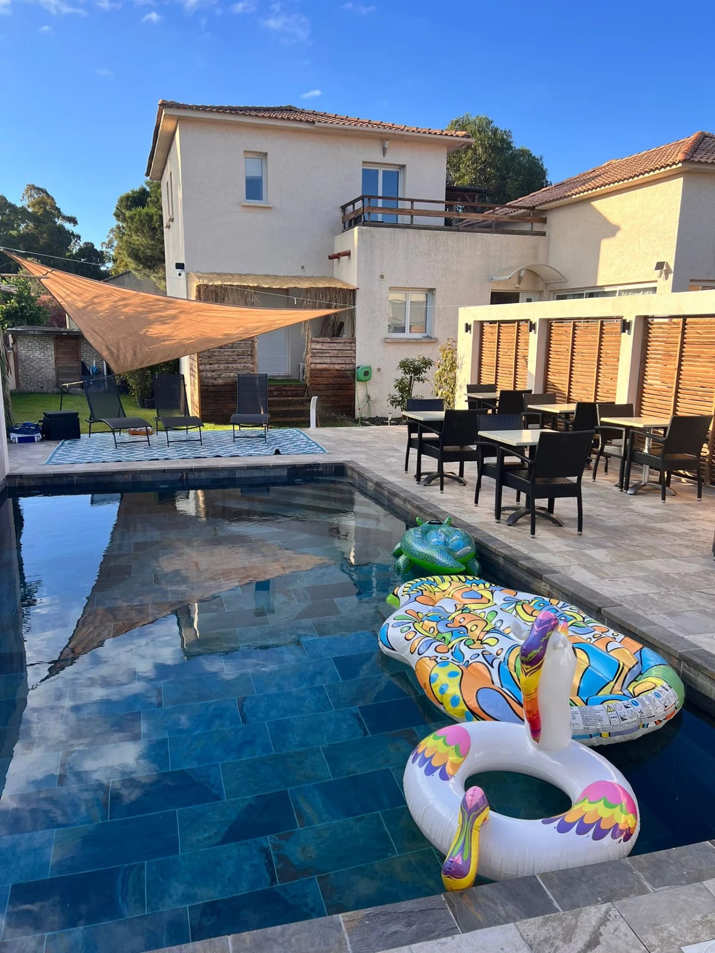 Maison de standing de 160 m² avec piscine et grand terrain de 1 000 m²