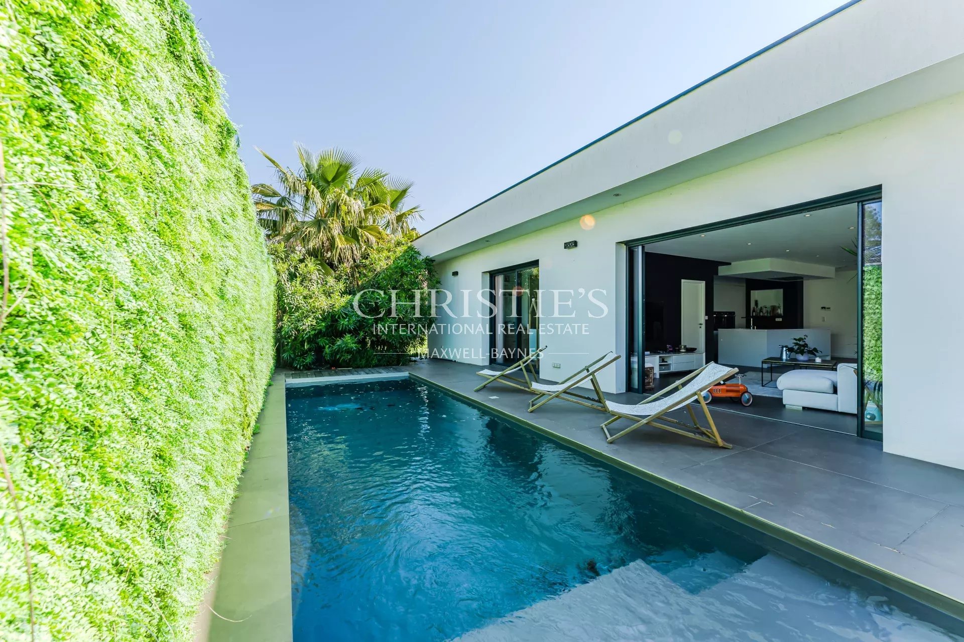 4 Bedroom Villa/Townhouse's Image 8