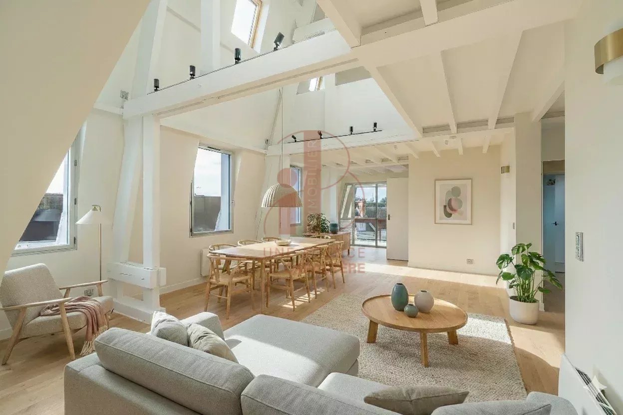 FONTAINEBLEAU – QUARTIER INSEAD T5 DUPLEX – 120 m² Carrez – 2 PARKINGS en sous-sol – 2 CAVES – DERNIER ÉTAGE AVEC ASCENSEUR