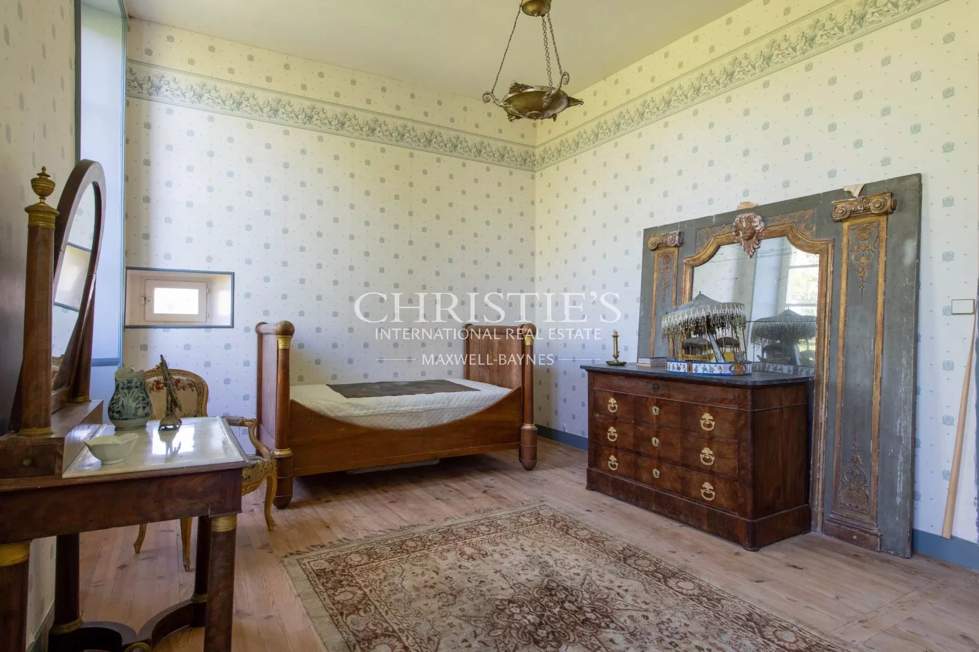 10 Bedroom Chateau's Image 14