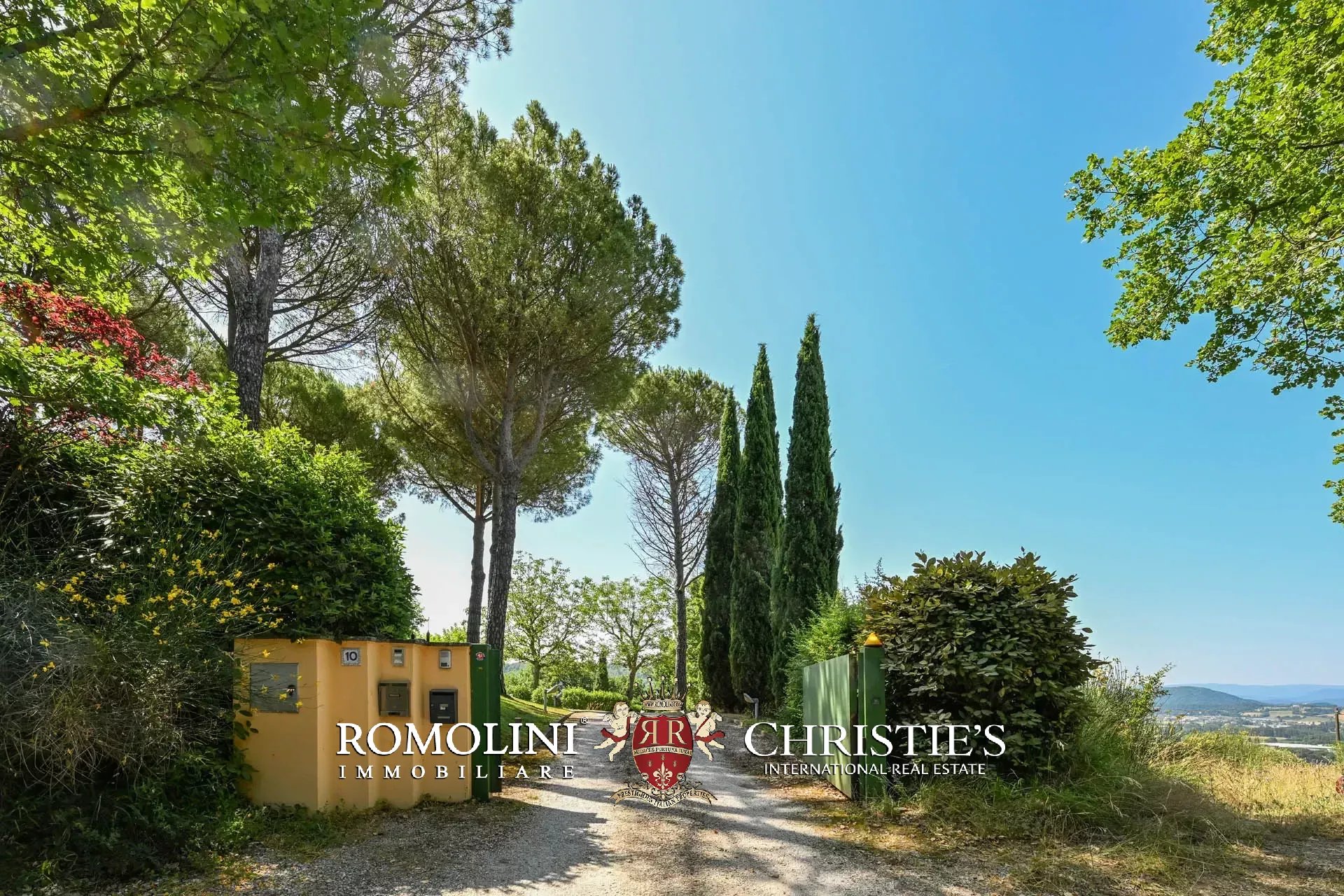 3 Bedroom Villa/Townhouse's Image 33