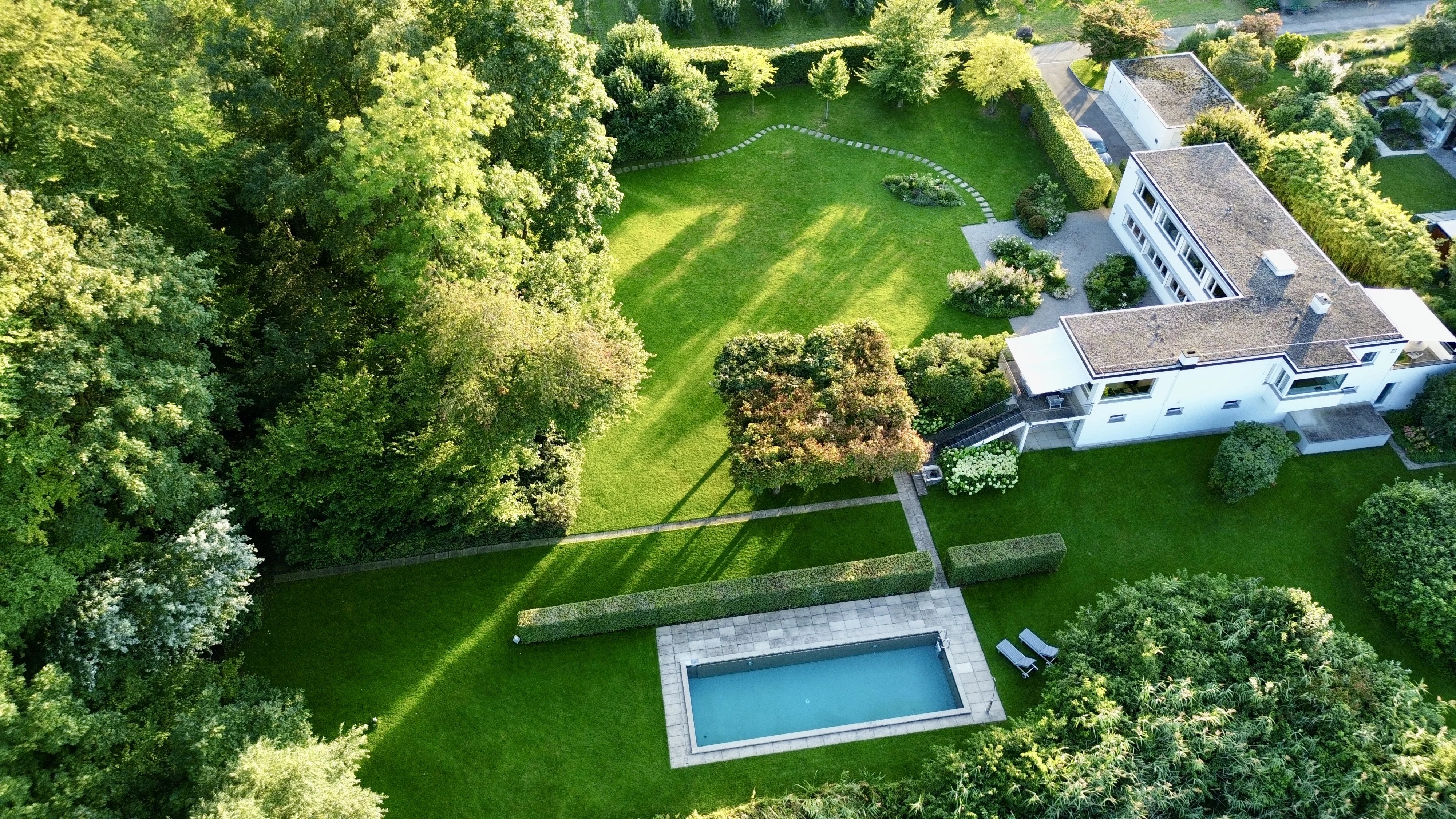 «Villa on the Lake»: exquisite Bauhaus  gem in a stunning location