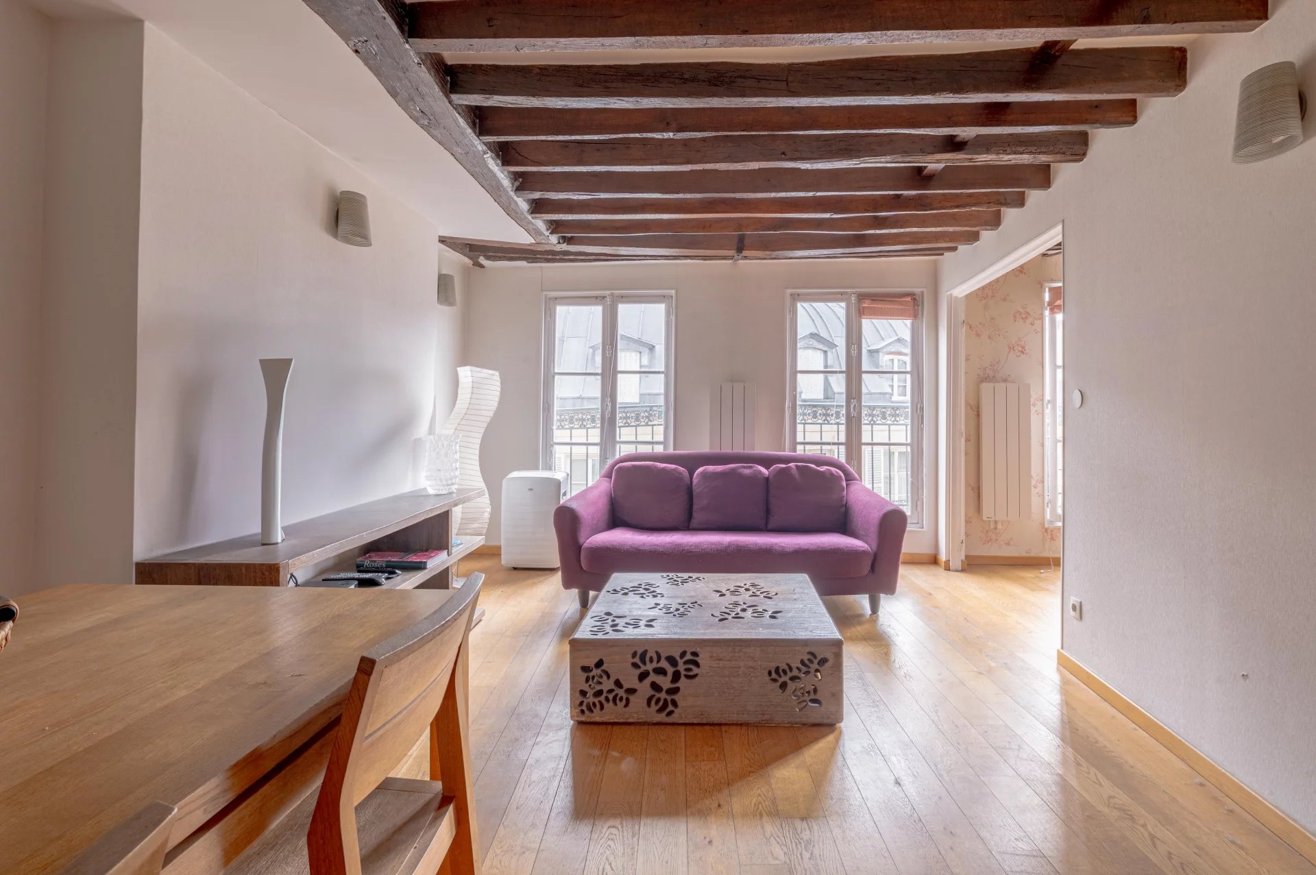 Bijoux vue sur les toits du 6e. 4 pièces, Balcon, 2 SDE, 2 WC