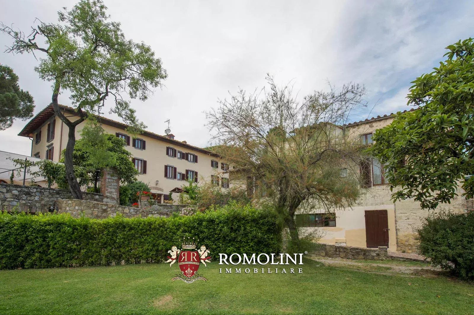 53 Bedroom Vineyard's Image 33